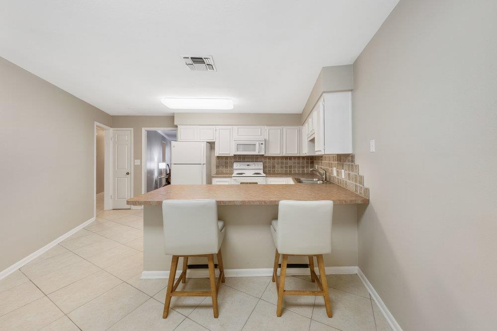 Image 13 of 31 For 201 Ellwood St 111