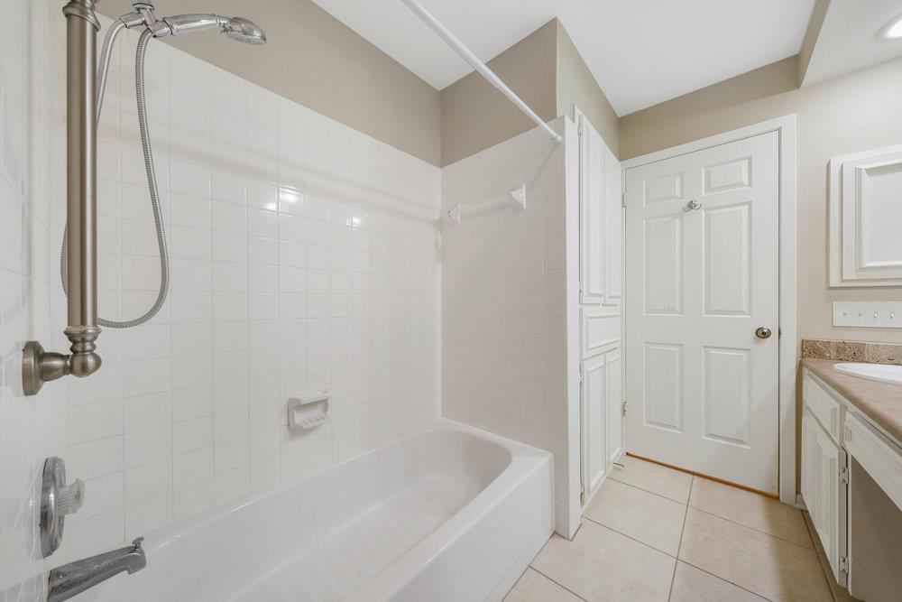 Image 19 of 31 For 201 Ellwood St 111