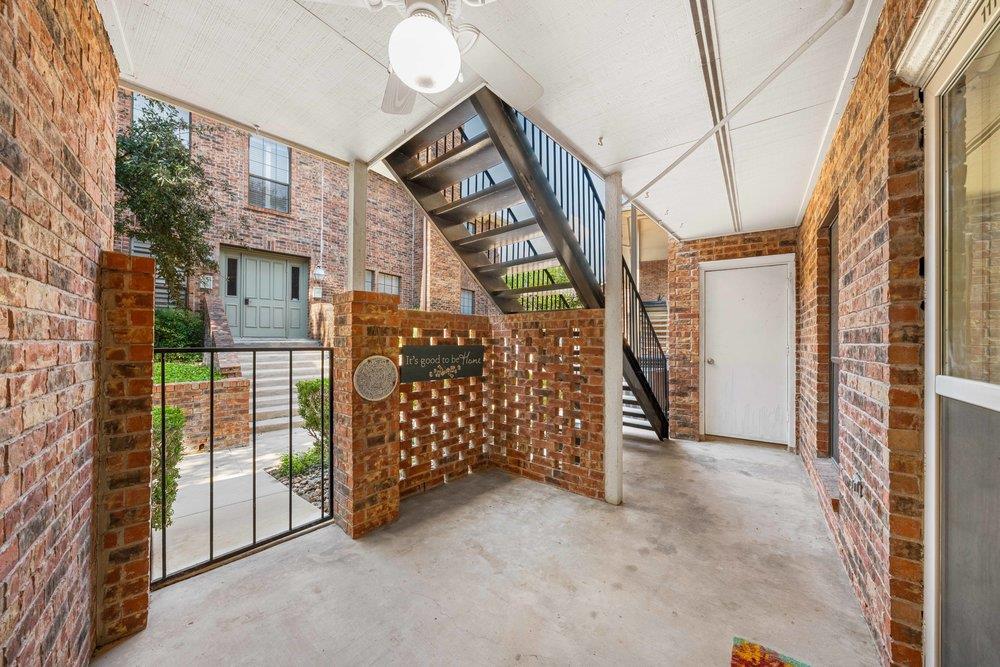 Image 27 of 31 For 201 Ellwood St 111