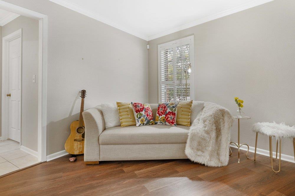 Image 4 of 31 For 201 Ellwood St 111