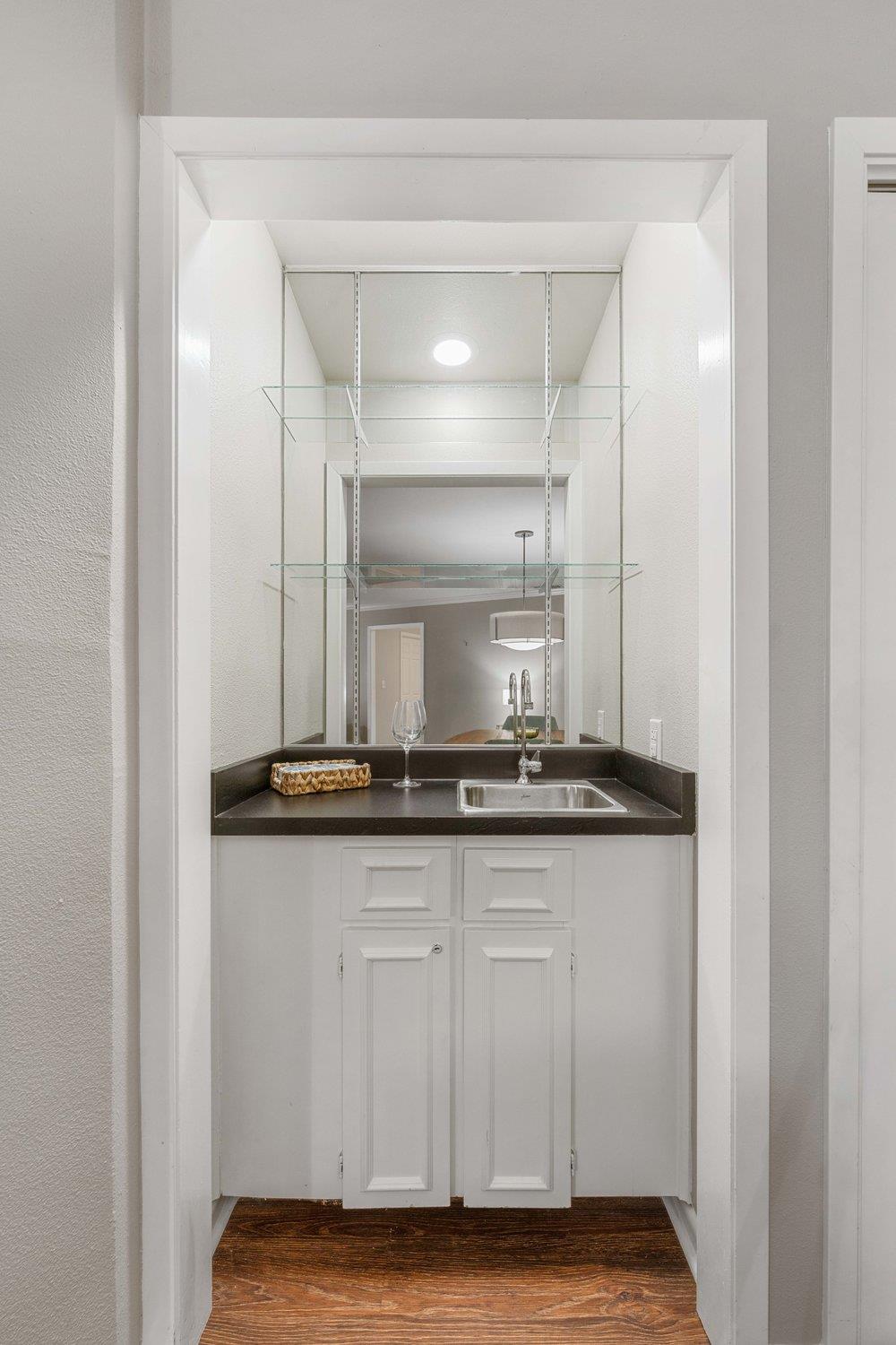 Image 8 of 31 For 201 Ellwood St 111