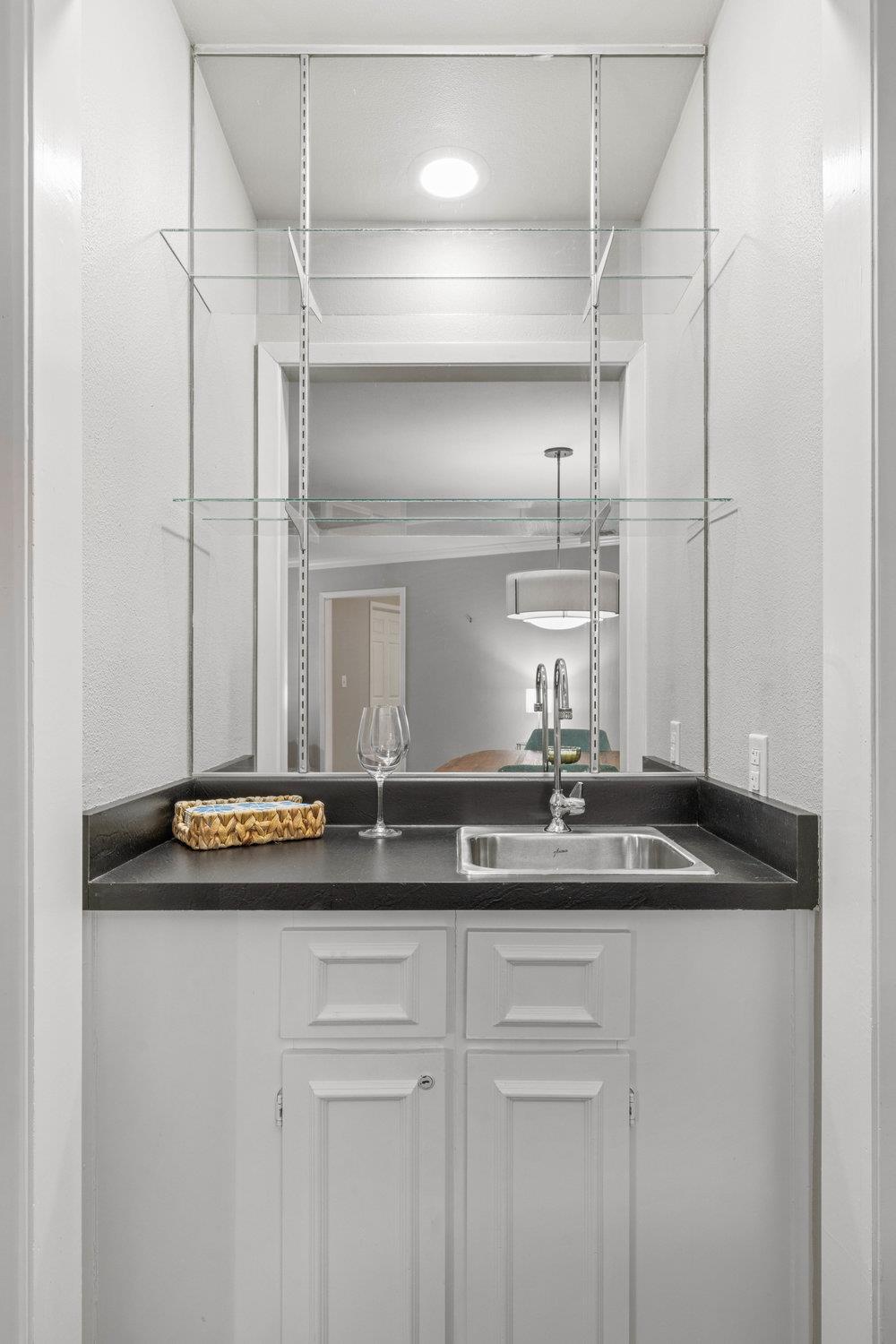 Image 9 of 31 For 201 Ellwood St 111