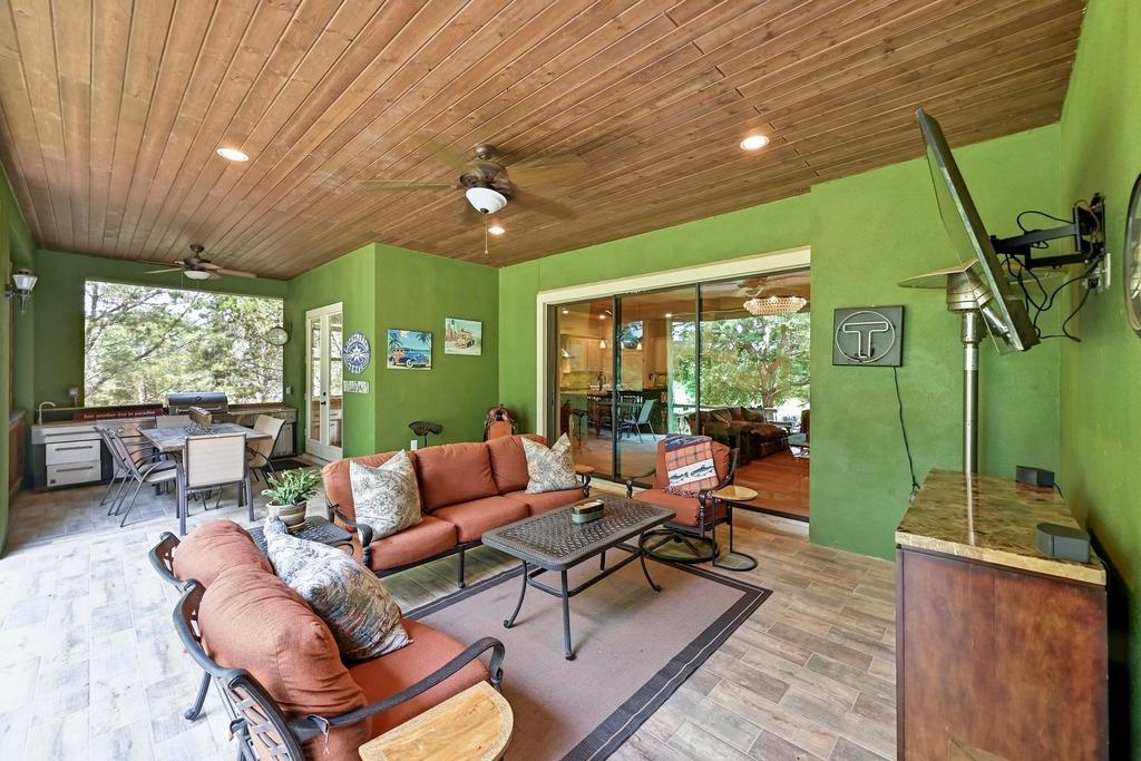 Image 15 of 39 For 118 John Bird