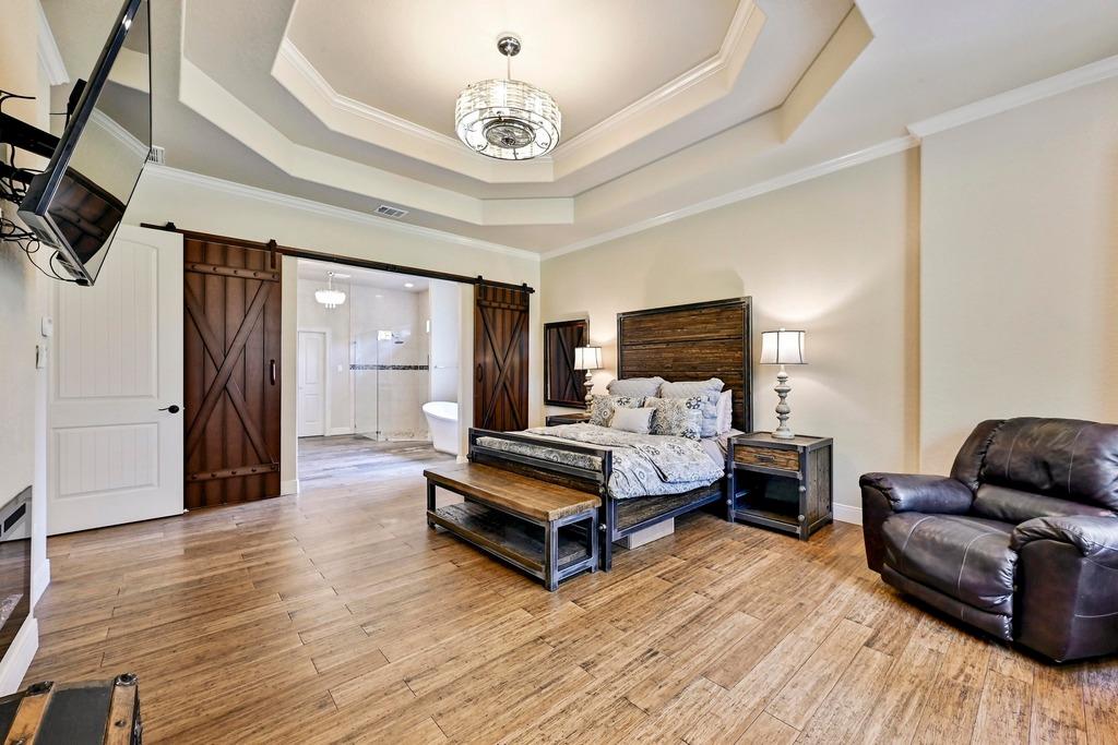 Image 20 of 39 For 118 John Bird