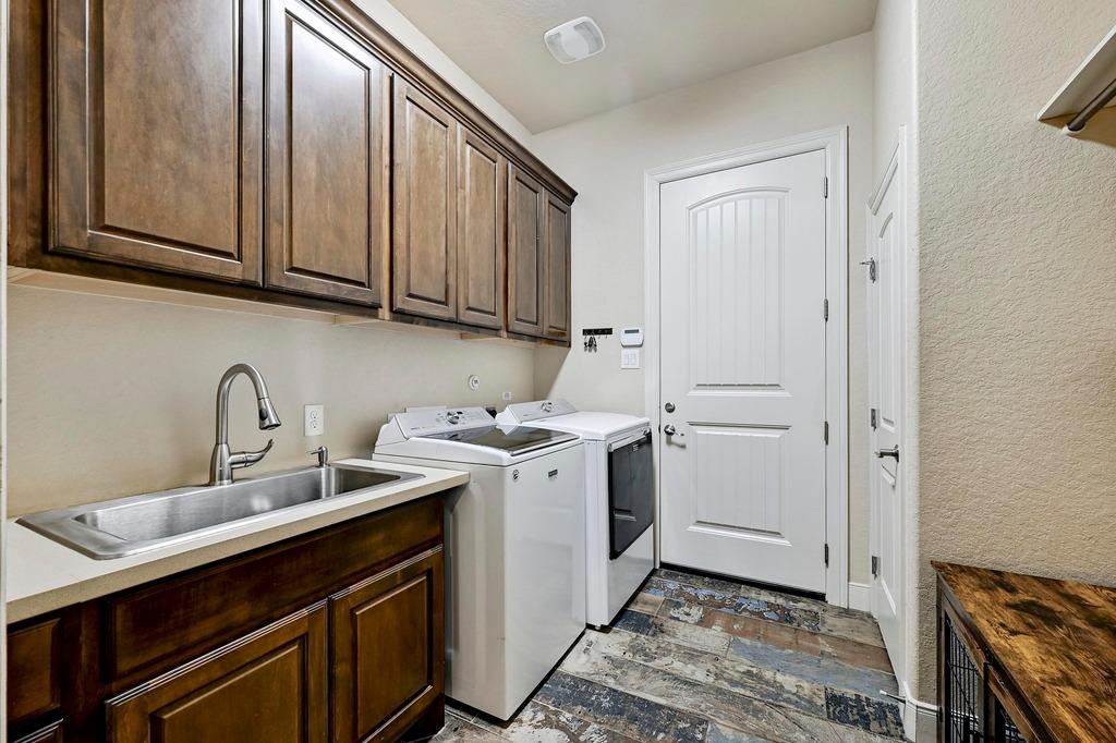 Image 27 of 39 For 118 John Bird