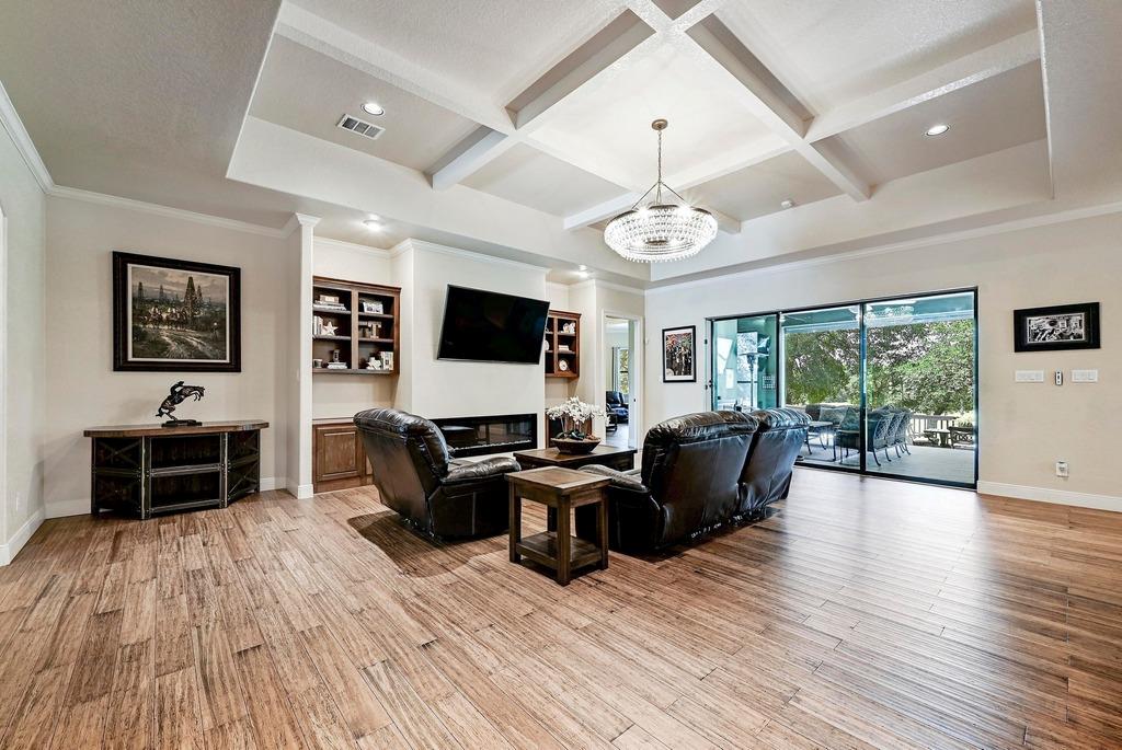 Image 6 of 39 For 118 John Bird