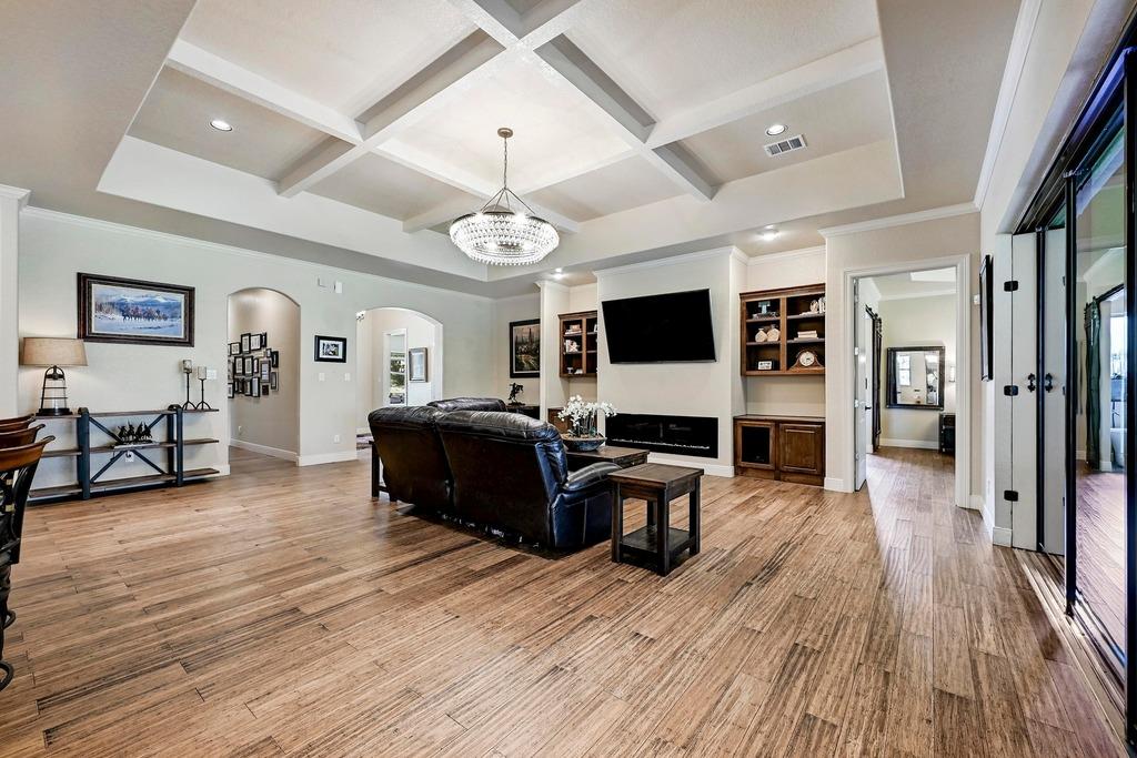 Image 7 of 39 For 118 John Bird