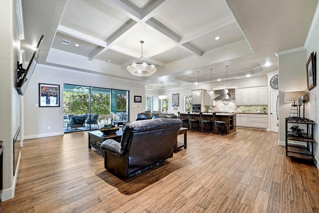 Image 8 of 39 For 118 John Bird