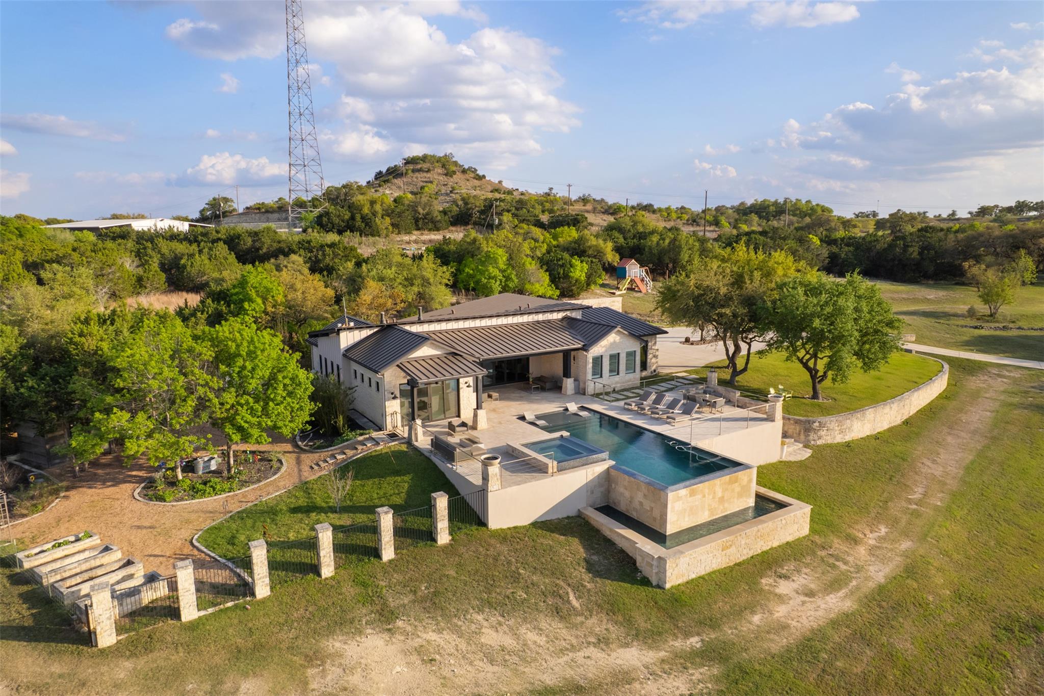 Details for 101 Rolling Hills Rd, Blanco, TX 78606
