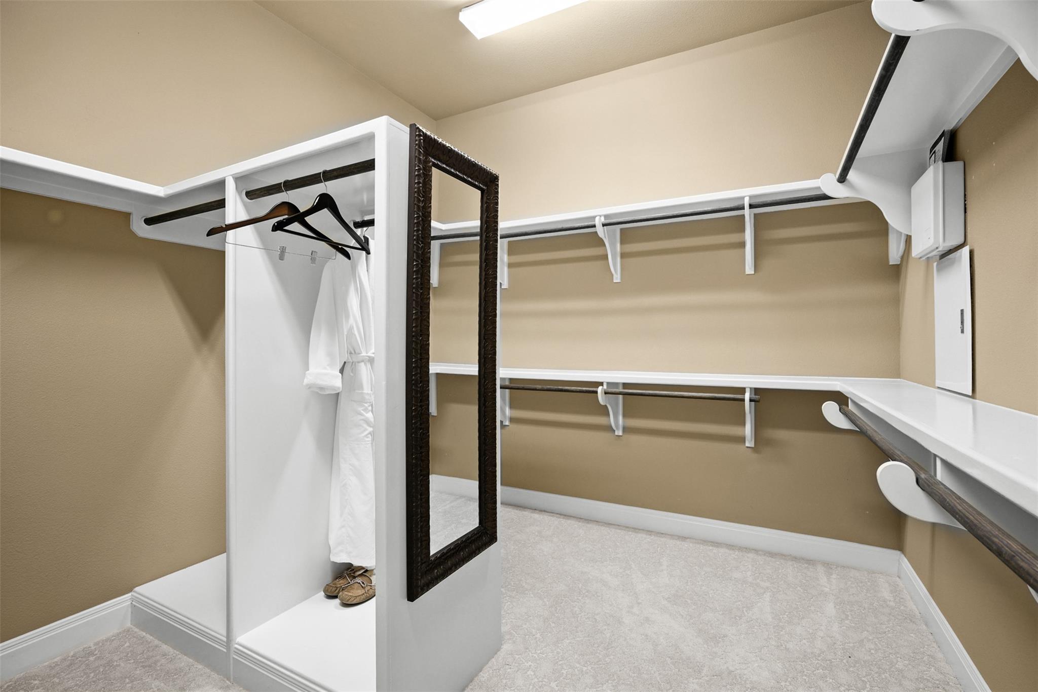 Image 16 of 37 For 2116 University Club Dr.