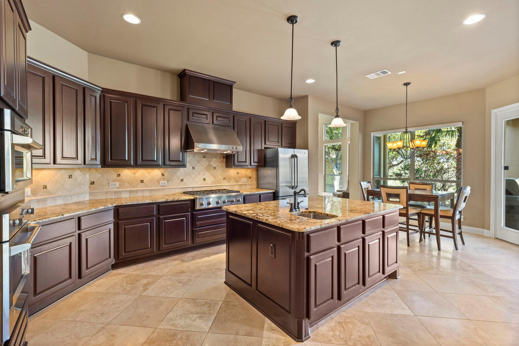 Image 7 of 37 For 2116 University Club Dr.