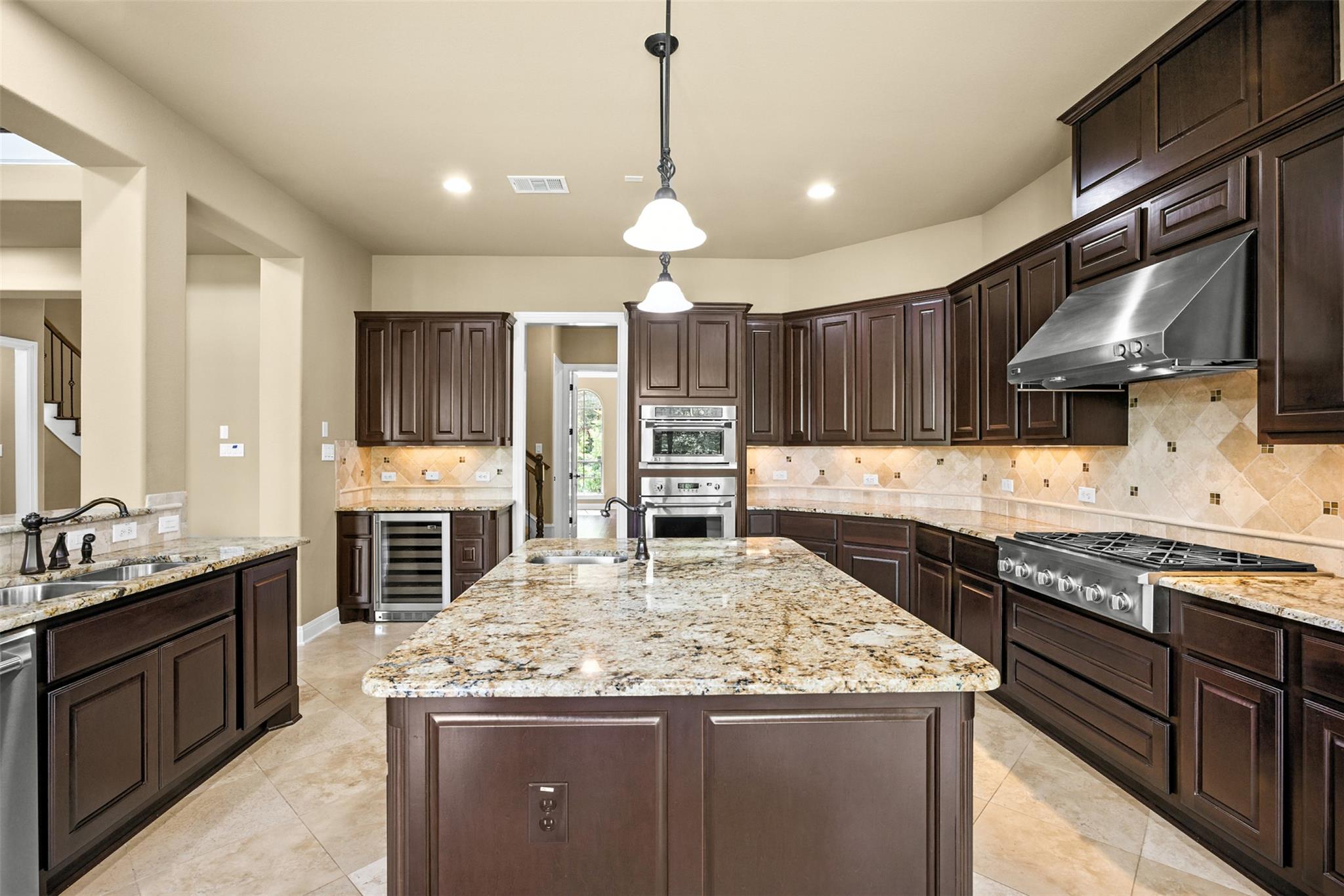 Image 8 of 37 For 2116 University Club Dr.