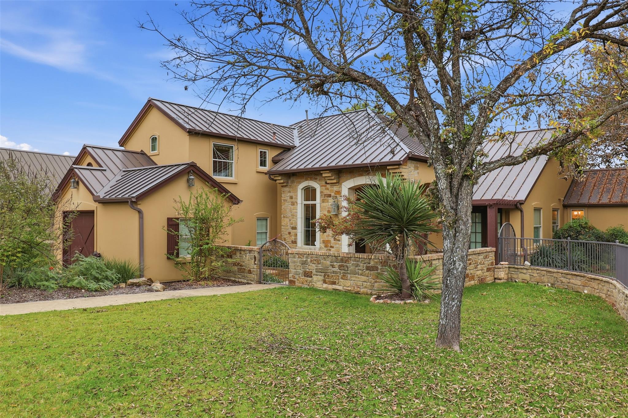 Details for 325 Wilderness Dr W, Marble Falls, TX 78654