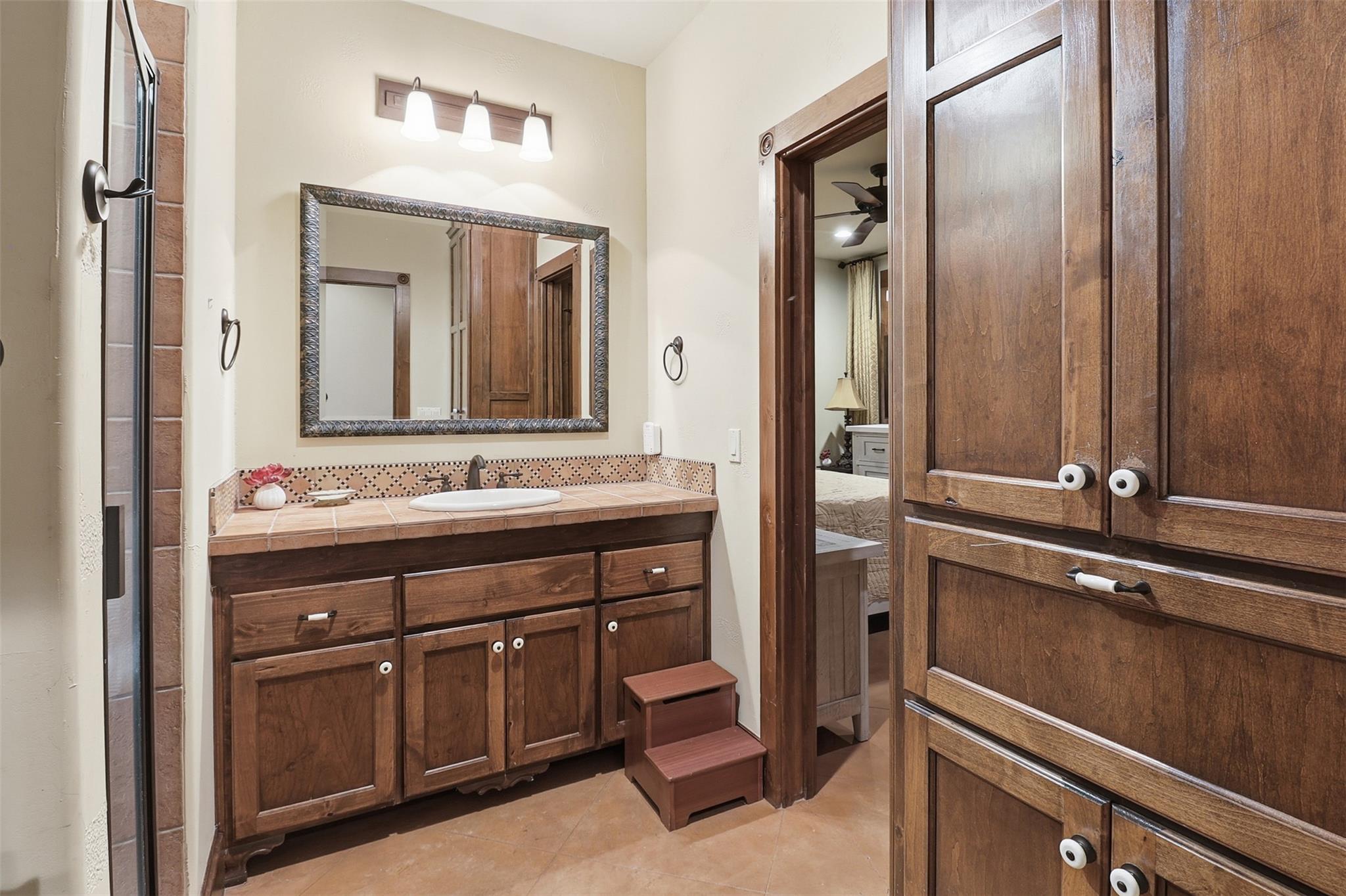 Image 18 of 33 For 325 Wilderness Dr W