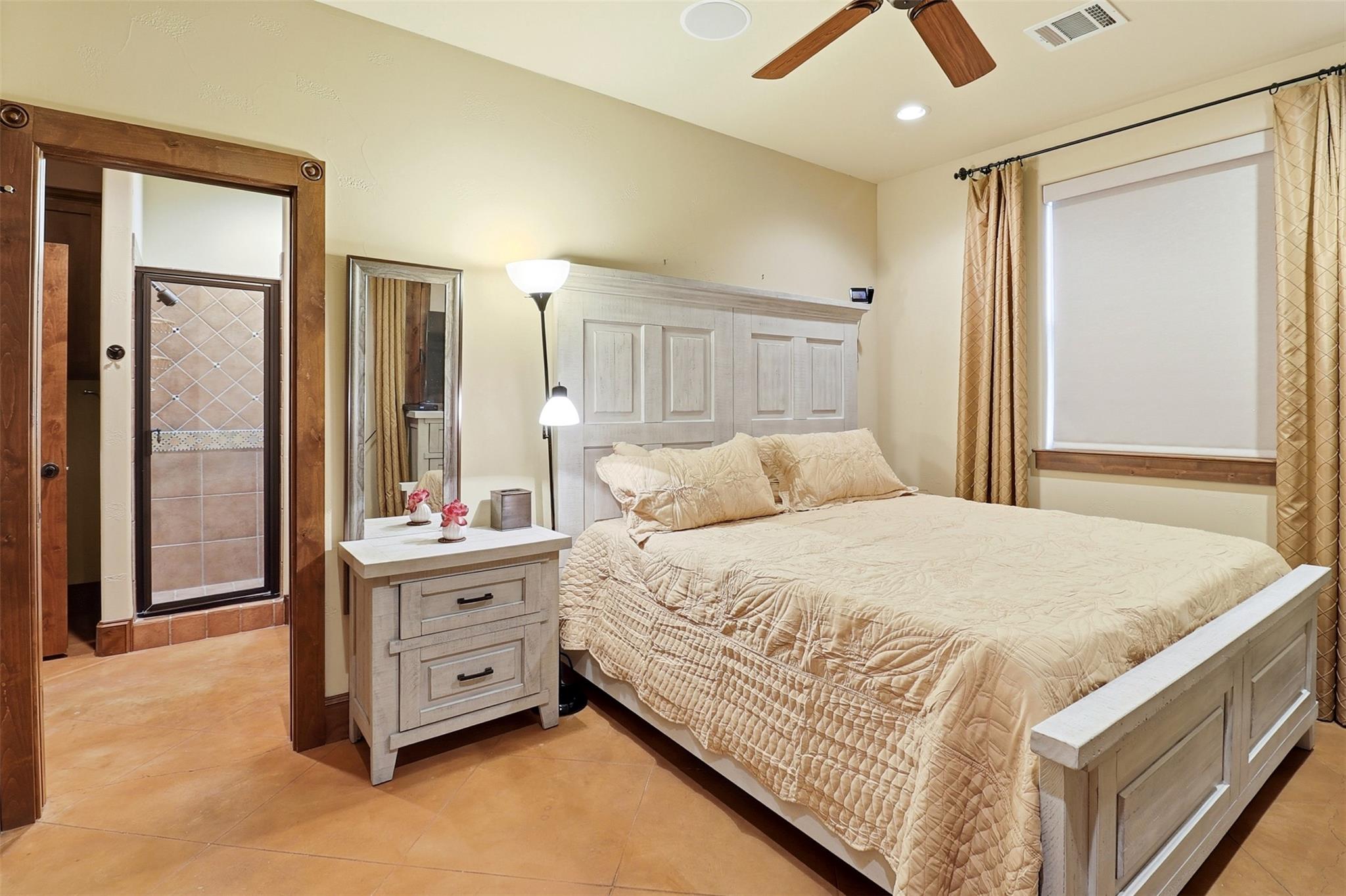 Image 19 of 33 For 325 Wilderness Dr W