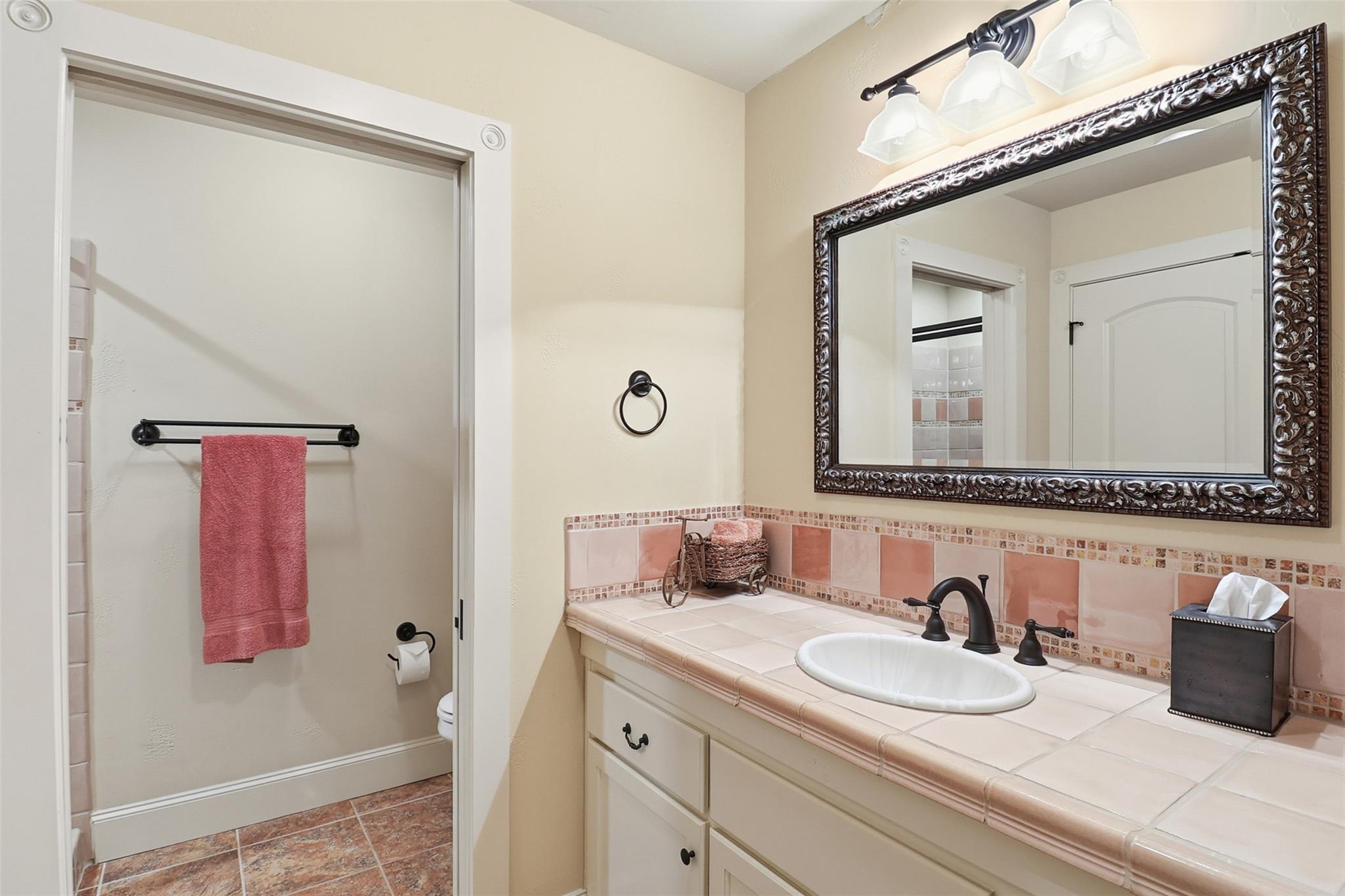 Image 21 of 33 For 325 Wilderness Dr W