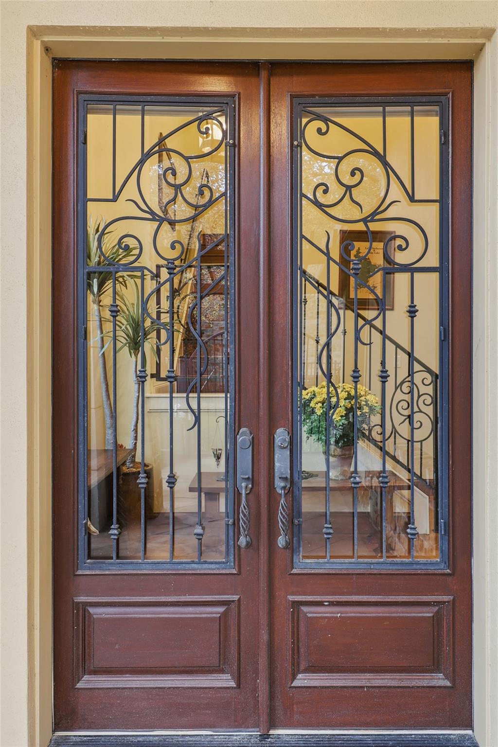 Image 3 of 33 For 325 Wilderness Dr W