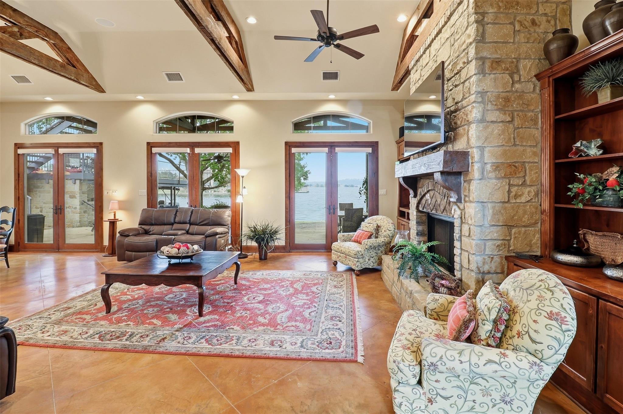 Image 6 of 33 For 325 Wilderness Dr W