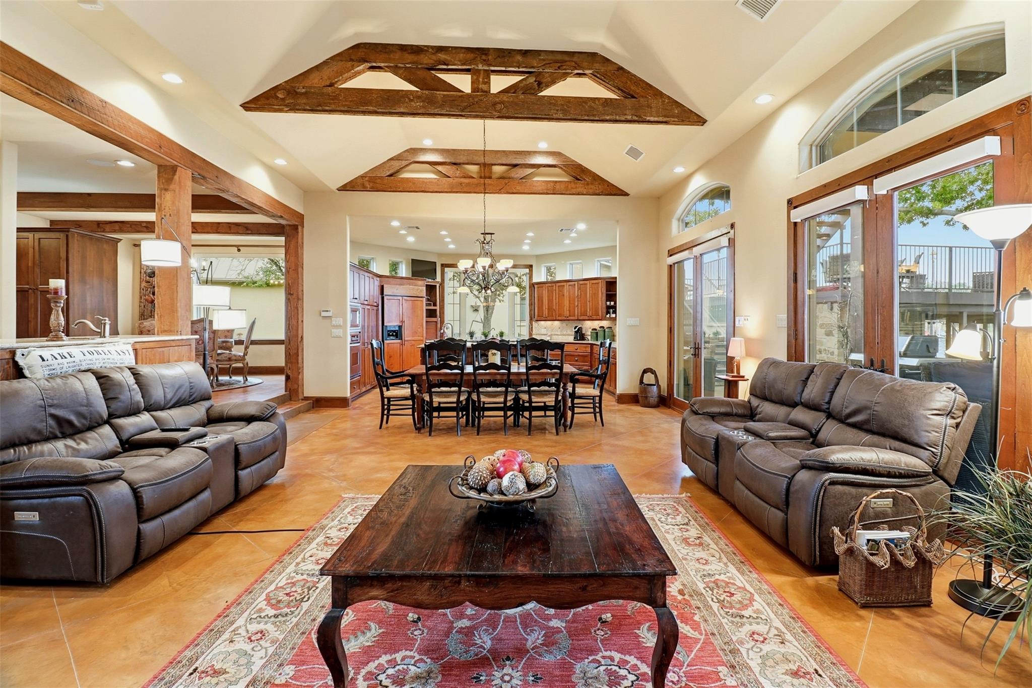 Image 7 of 33 For 325 Wilderness Dr W