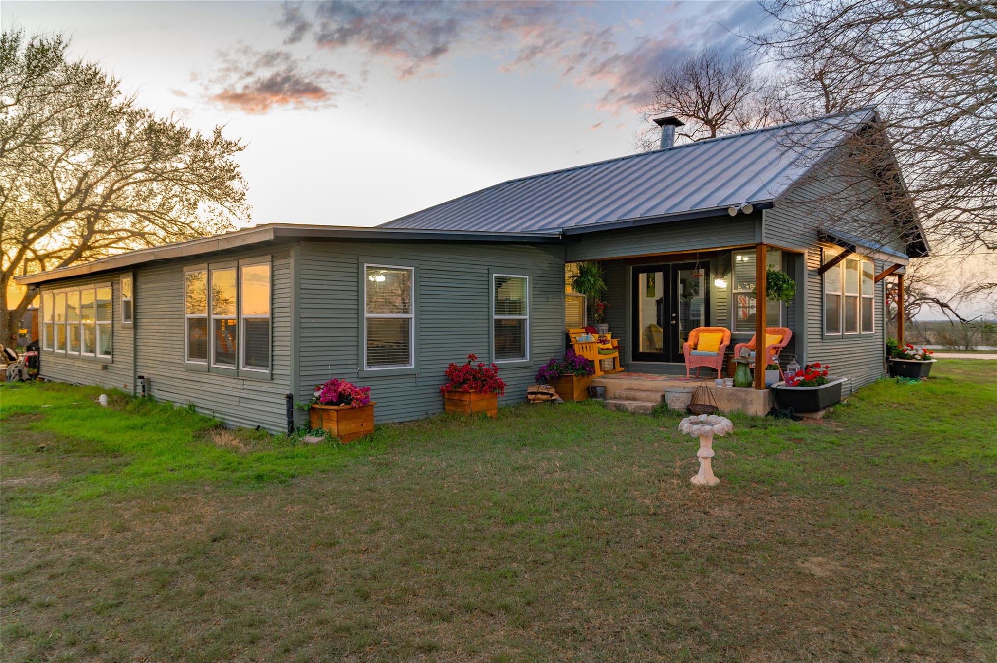 Image 4 of 35 For 7150 Linne Rd