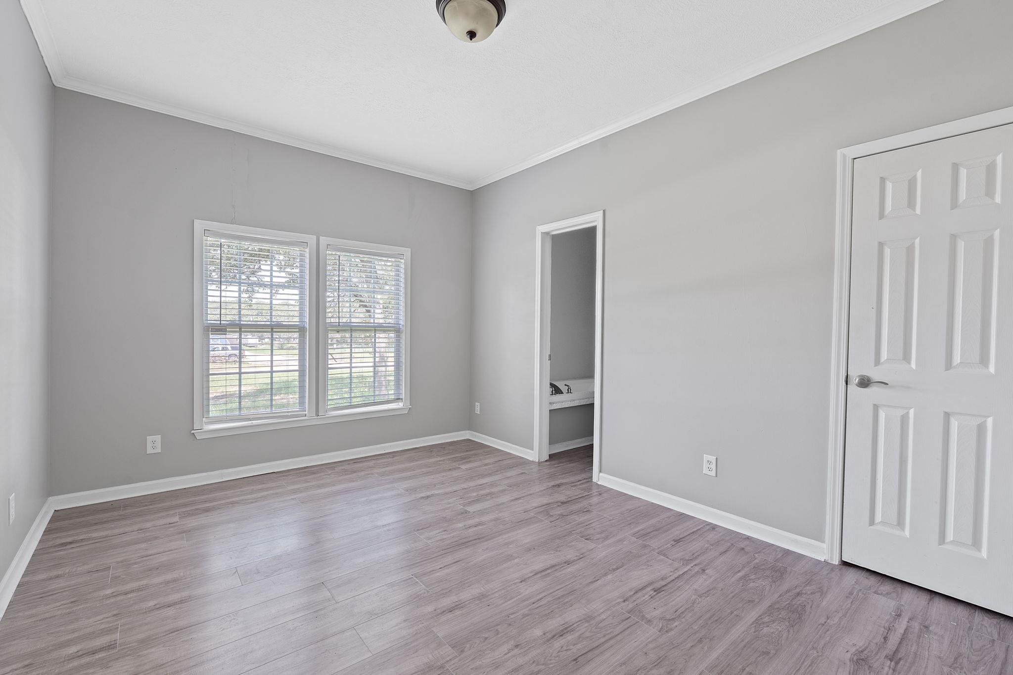 Image 15 of 30 For 130 Leaning Oaks Cir