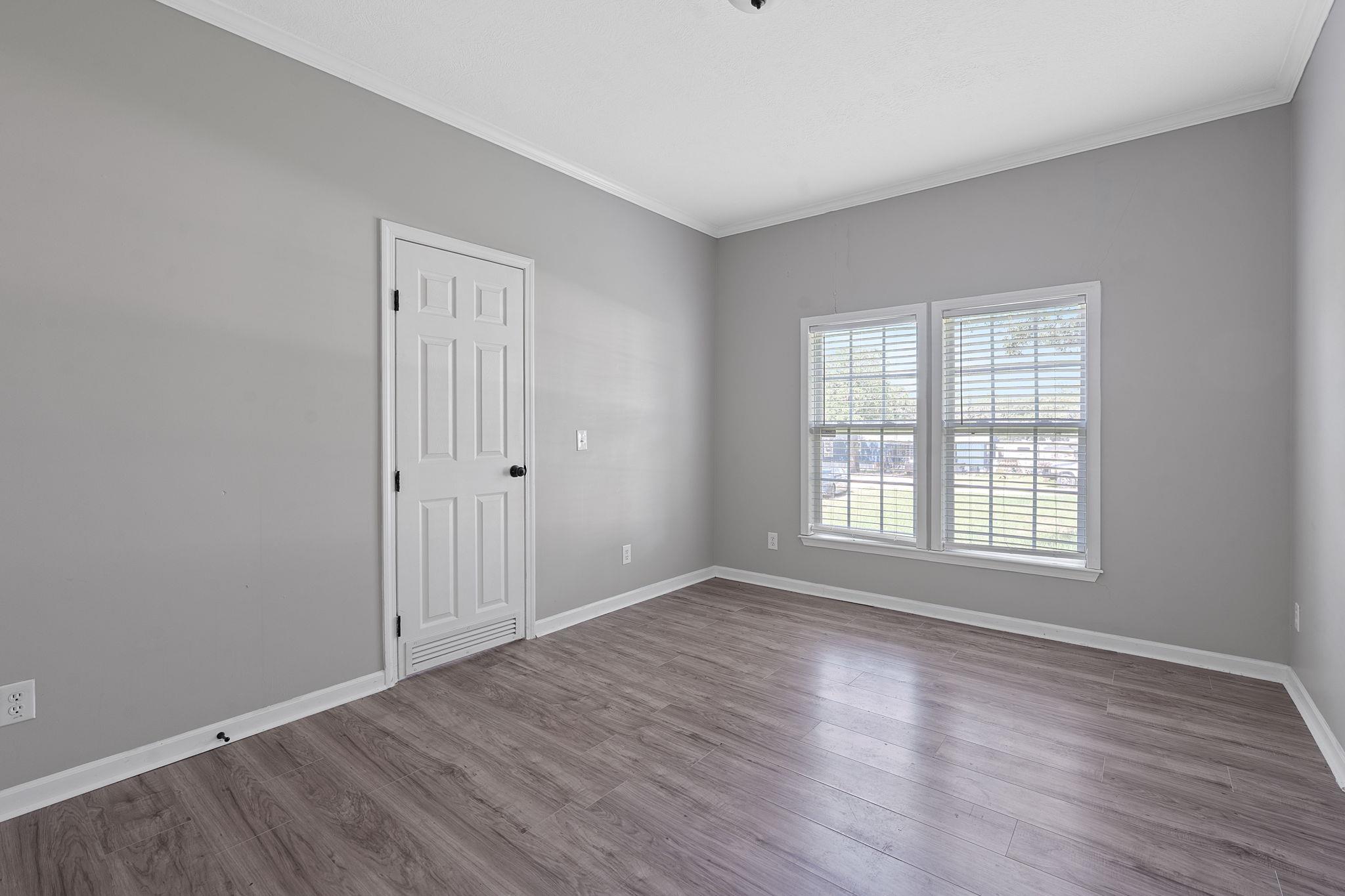 Image 16 of 30 For 130 Leaning Oaks Cir