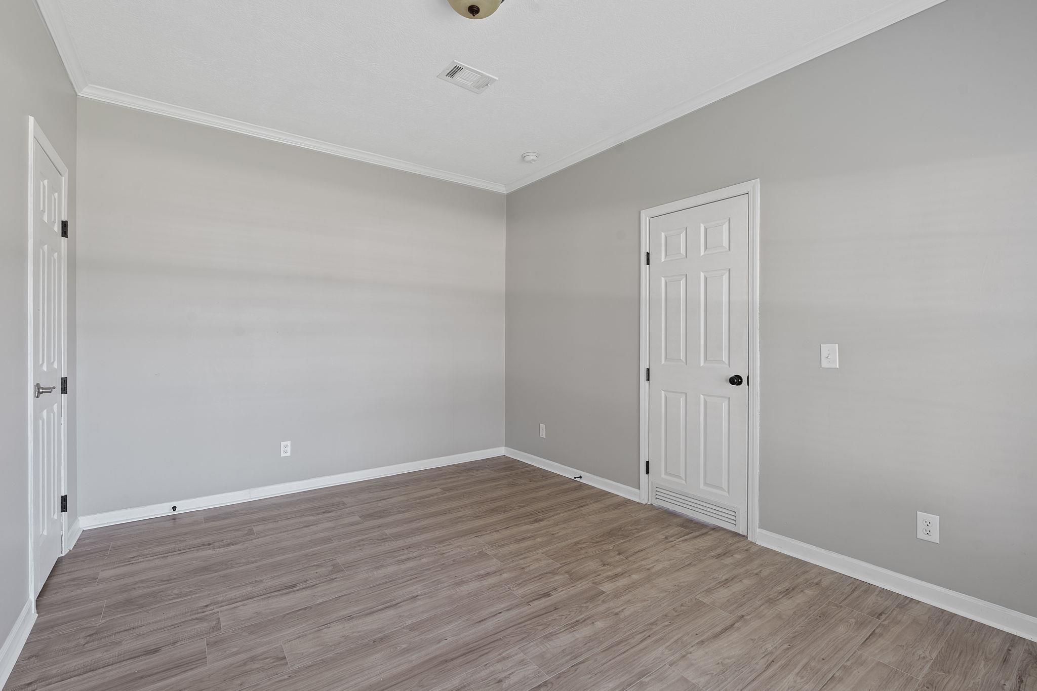 Image 17 of 30 For 130 Leaning Oaks Cir