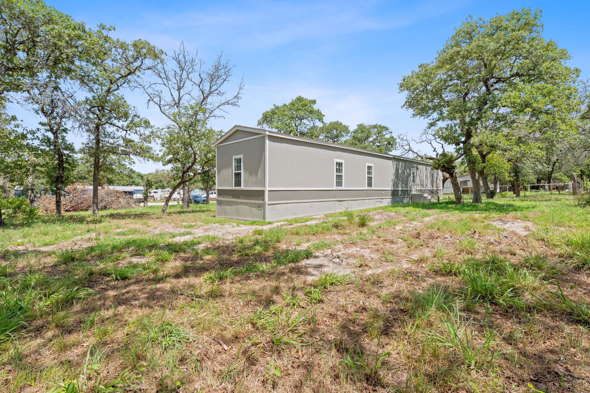 Image 25 of 30 For 130 Leaning Oaks Cir
