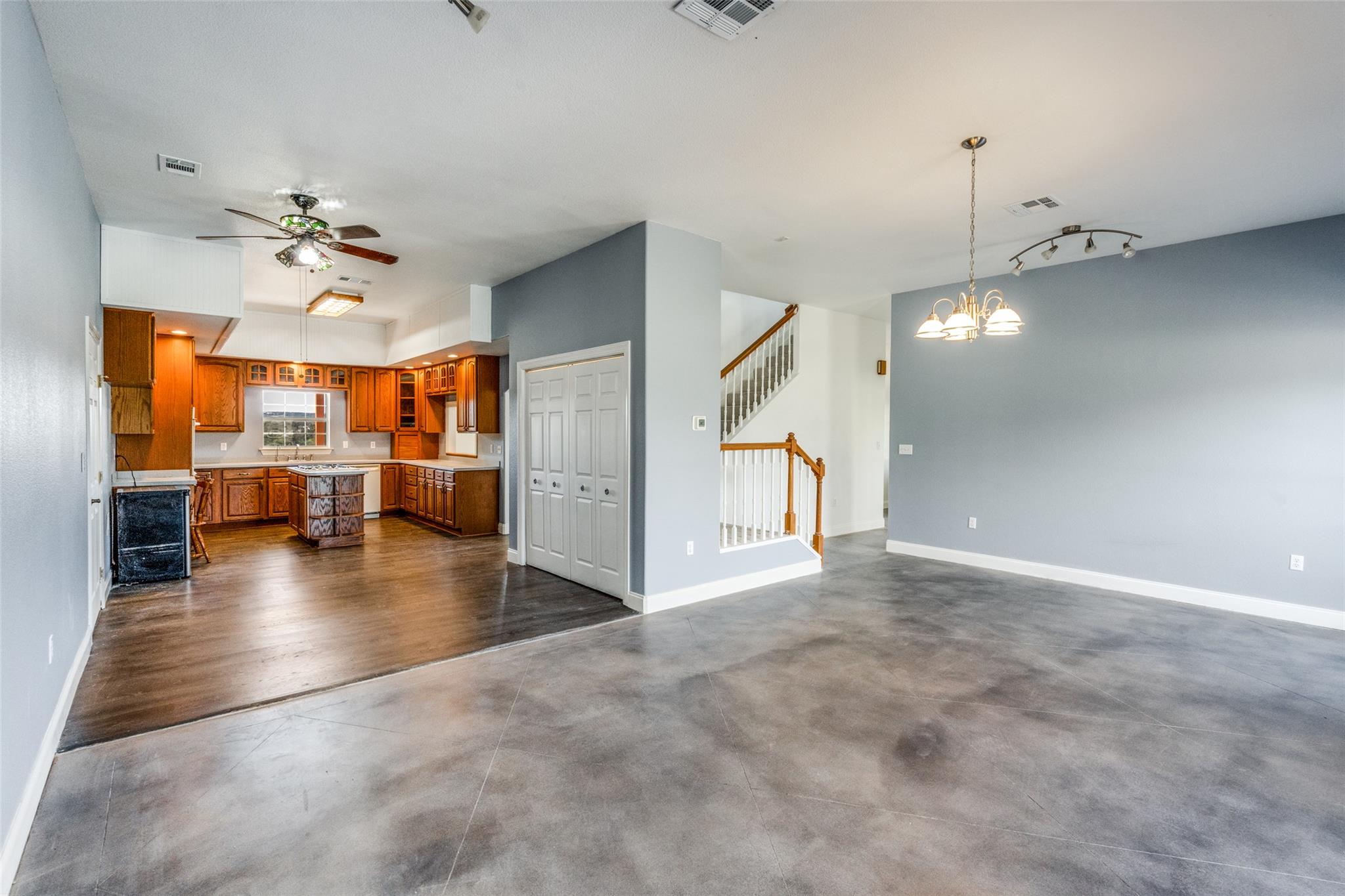 Image 11 of 36 For 34970 Smithson Valley Rd