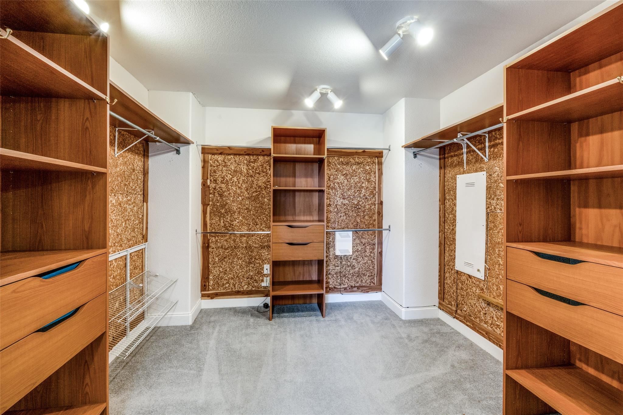 Image 17 of 36 For 34970 Smithson Valley Rd