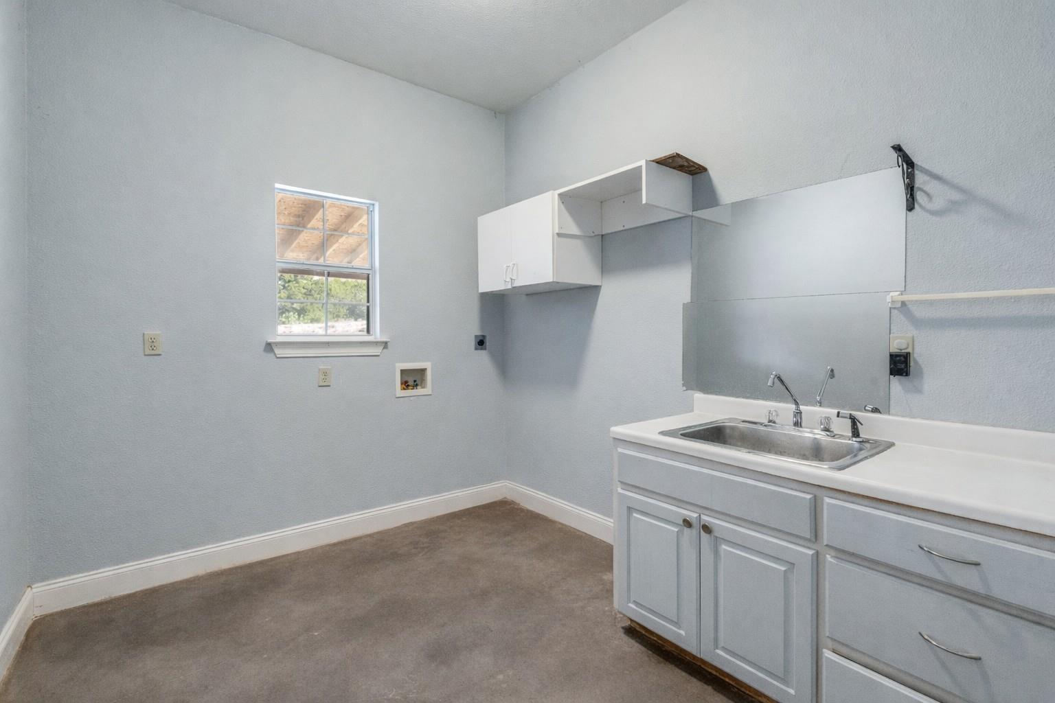 Image 21 of 36 For 34970 Smithson Valley Rd