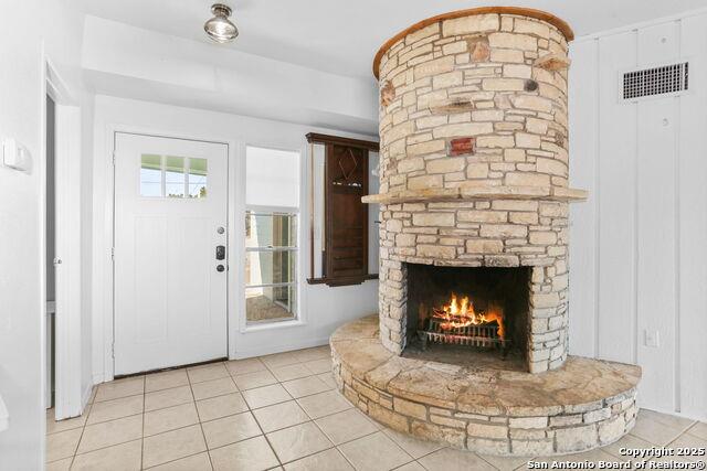 Image 7 of 50 For 1433 Riviera Dr