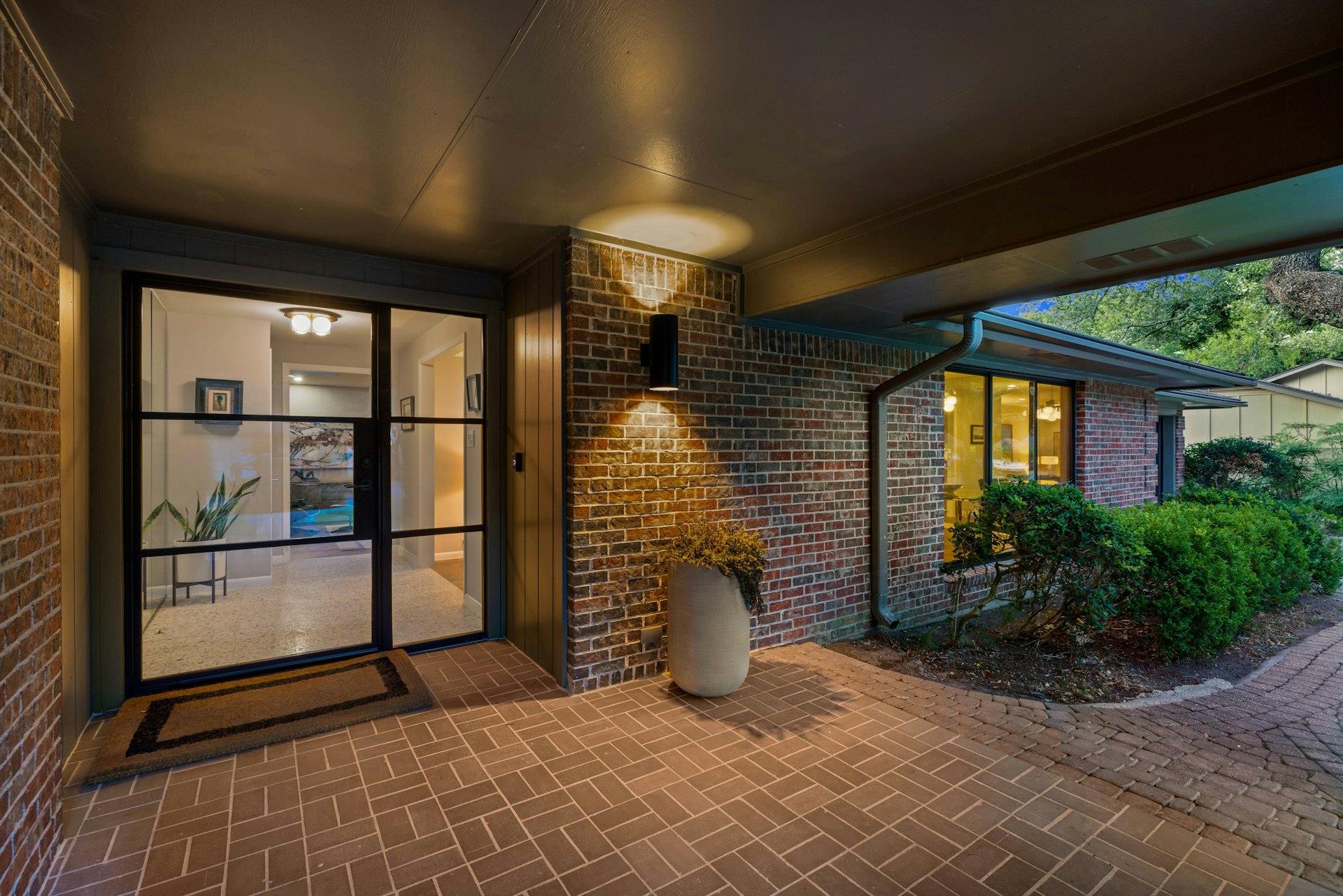 Image 10 of 31 For 8714 Ridgehill Dr