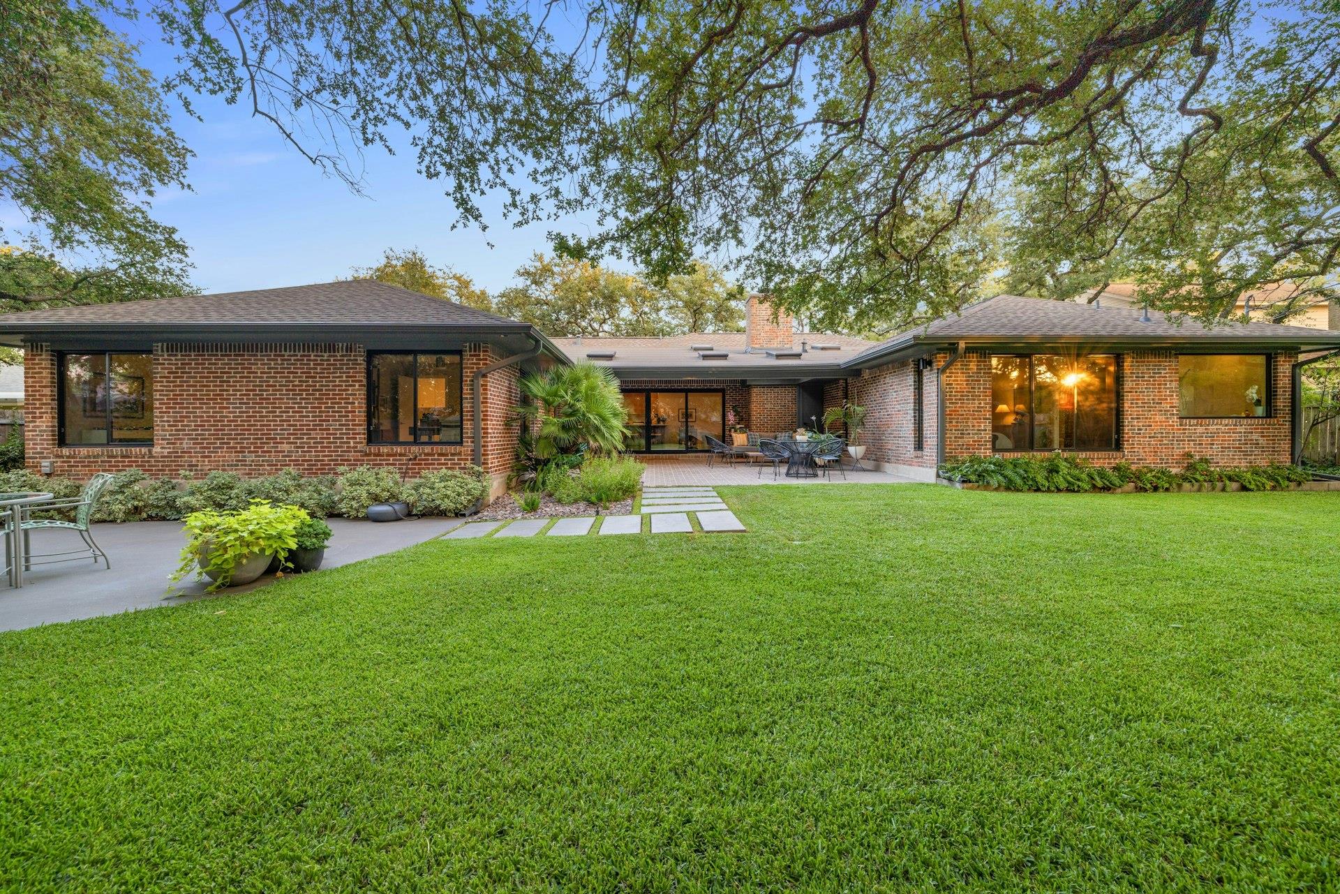 Image 4 of 31 For 8714 Ridgehill Dr