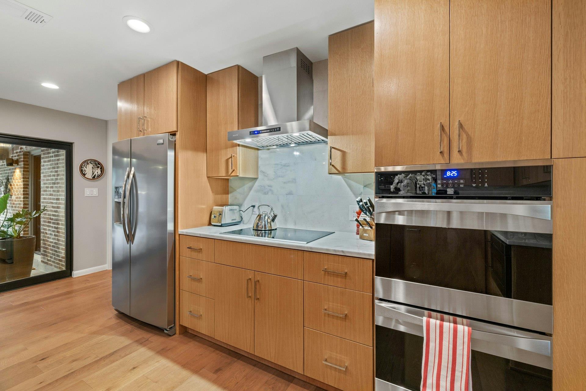 Image 9 of 31 For 8714 Ridgehill Dr