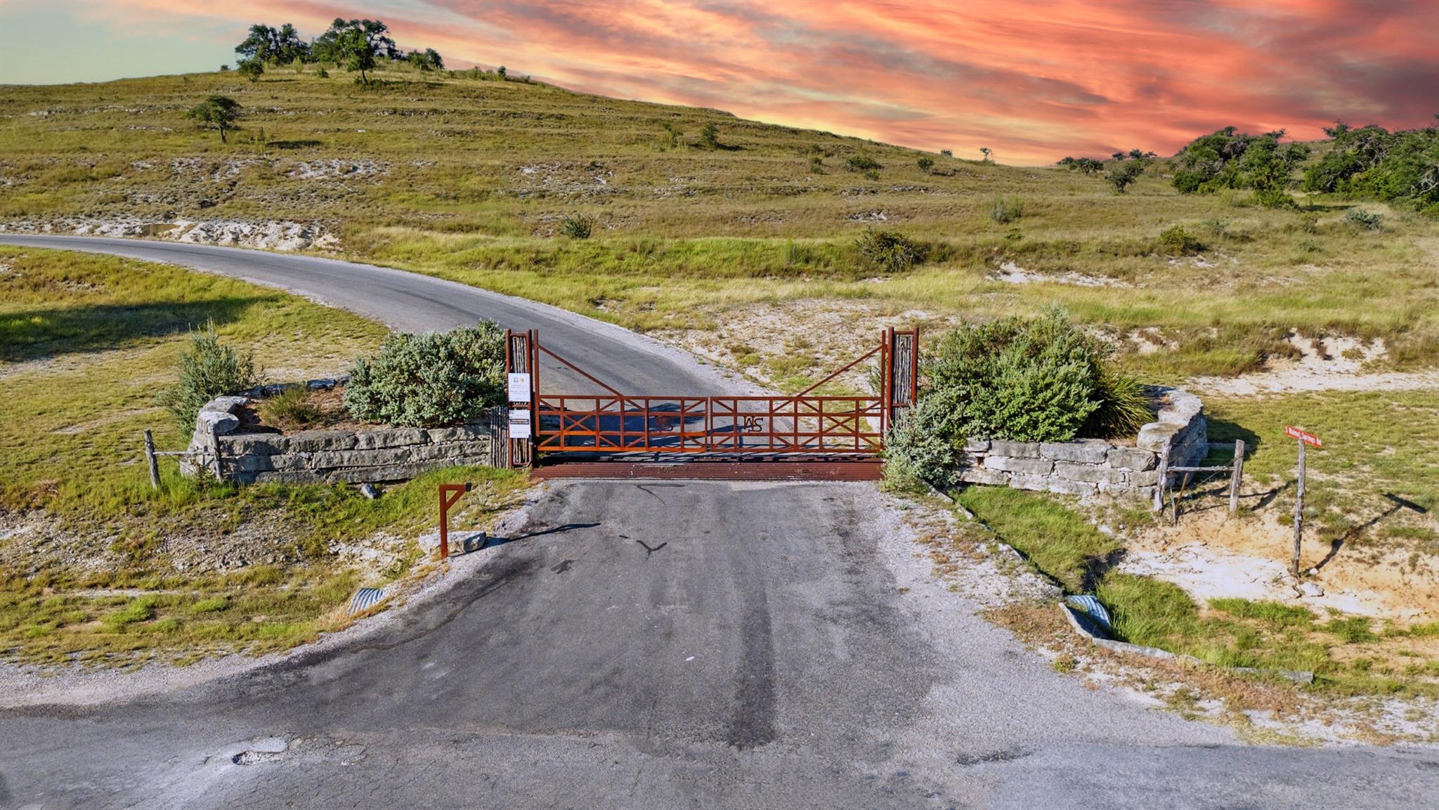 Image 2 of 40 For 753 Sunset Dr