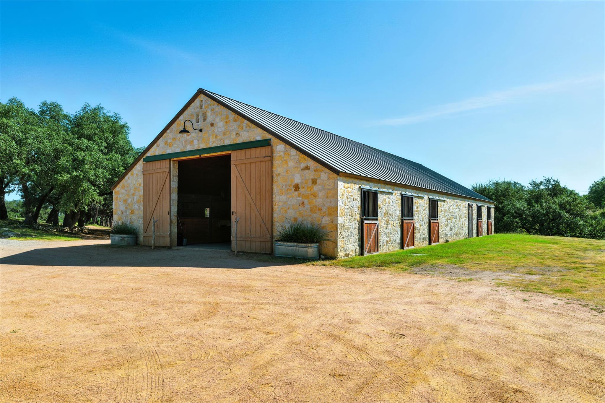 Image 30 of 40 For 753 Sunset Dr