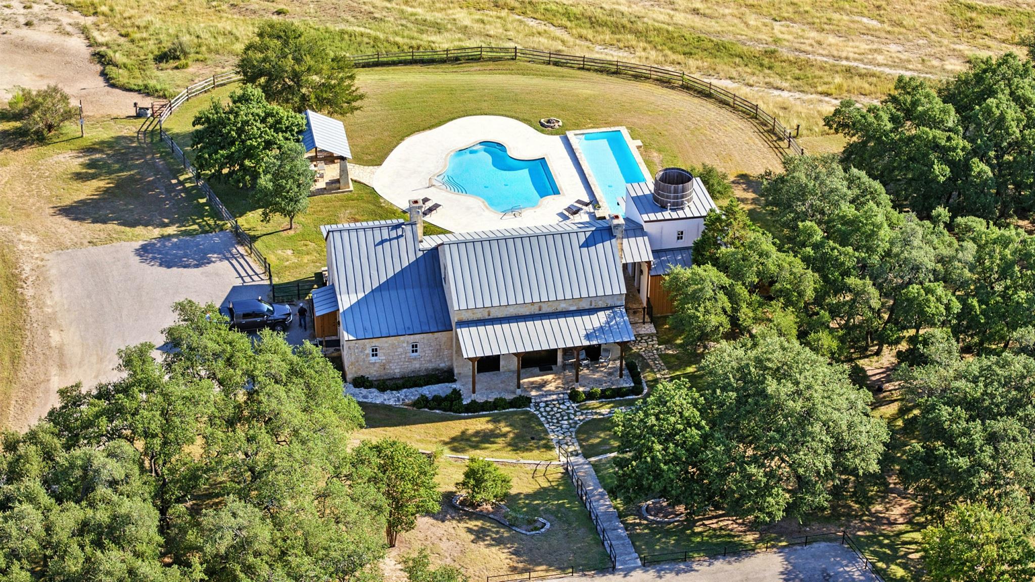 Image 33 of 40 For 753 Sunset Dr