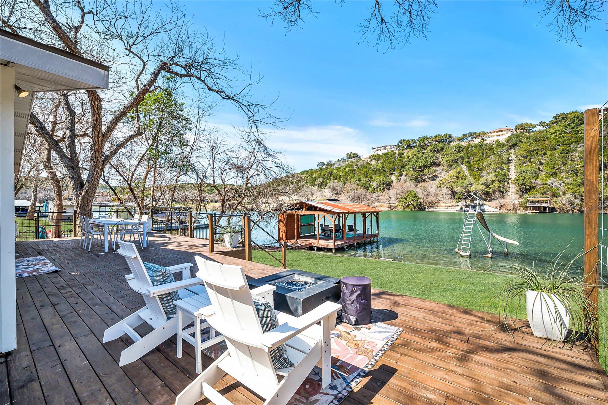 Details for 3100 Edgewater Dr, Austin, TX 78733