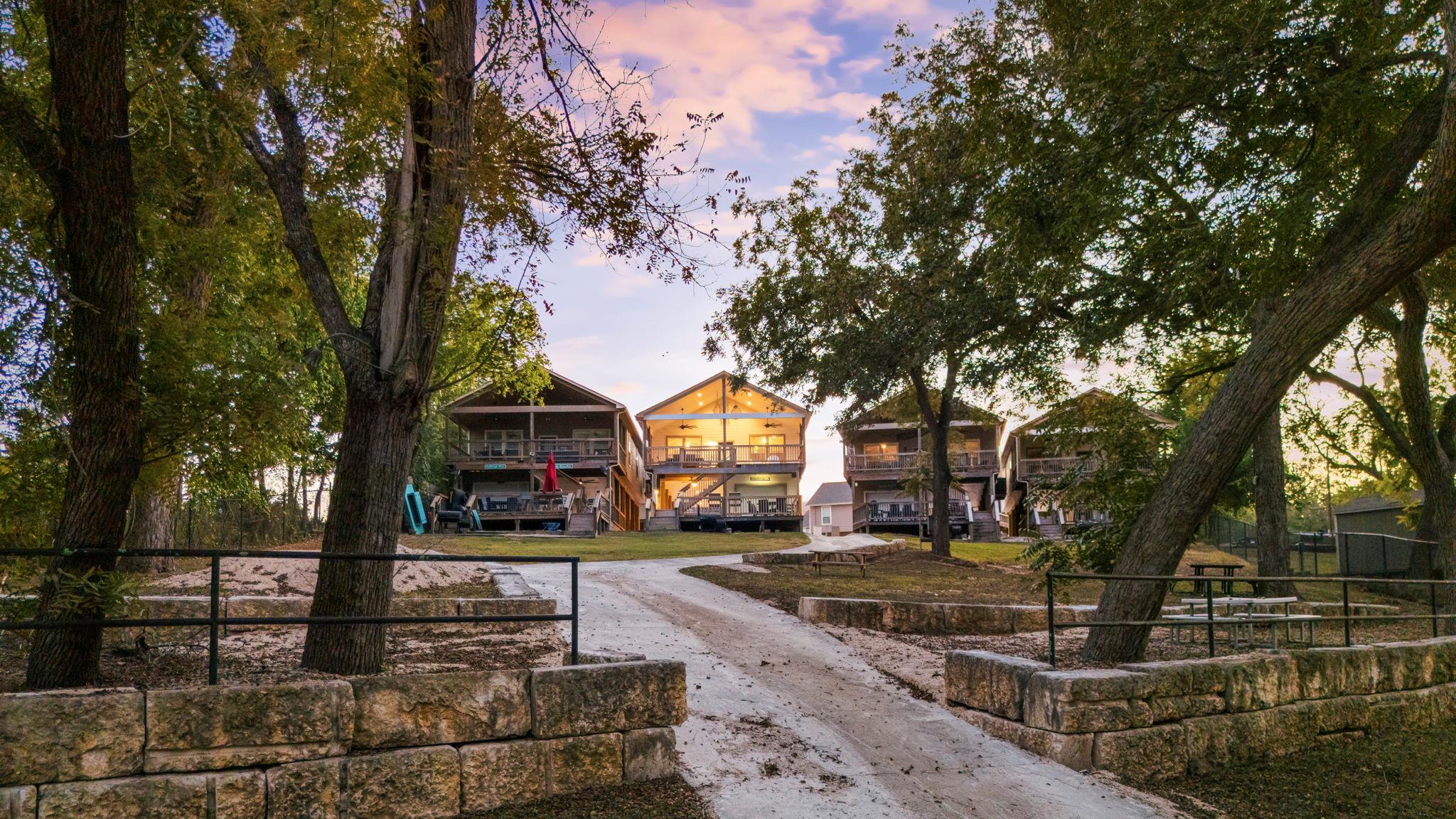 Image 20 of 27 For 198 River Villas Ct 3