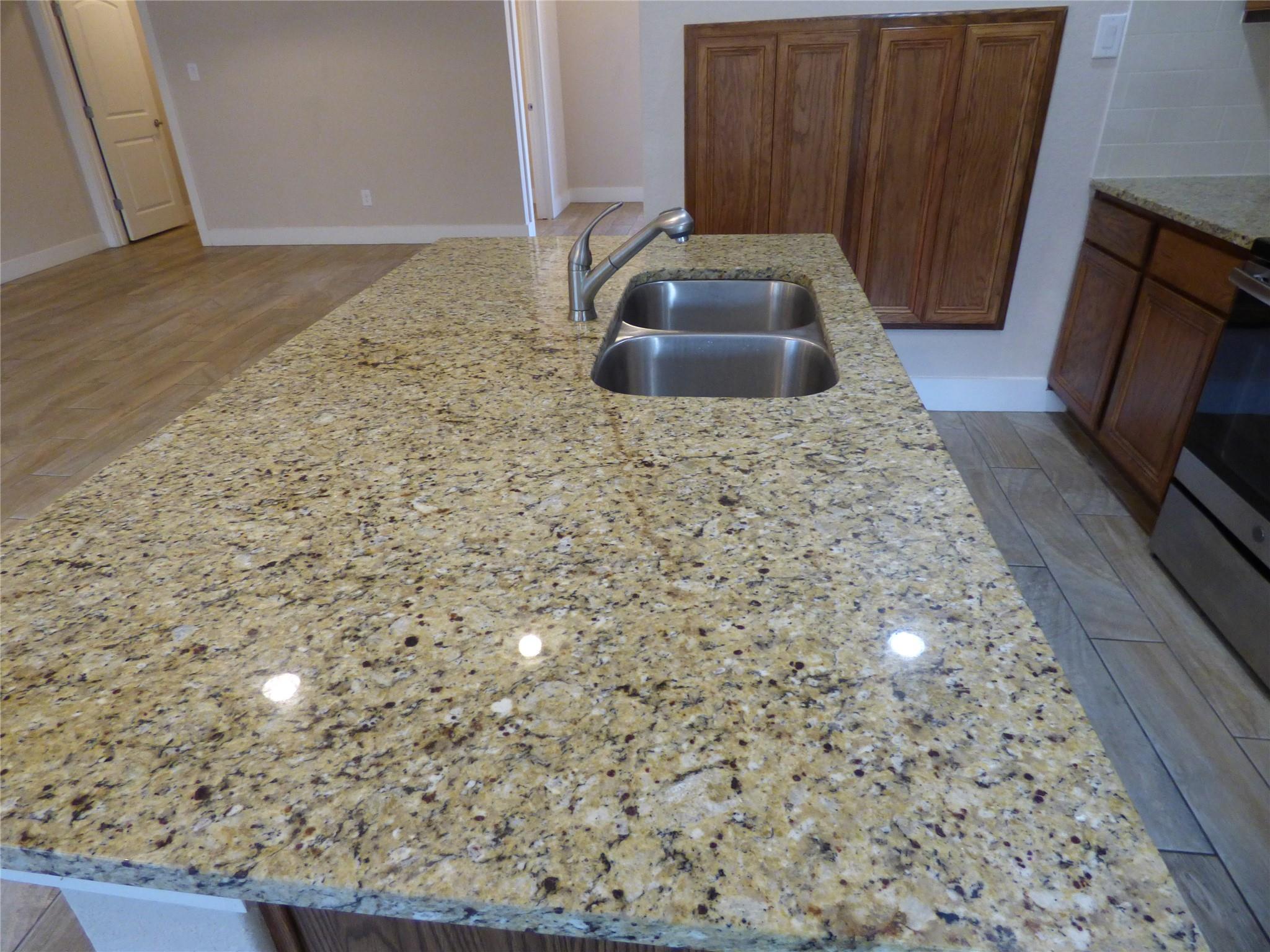 Image 10 of 39 For 918 Crystal Brook Cv