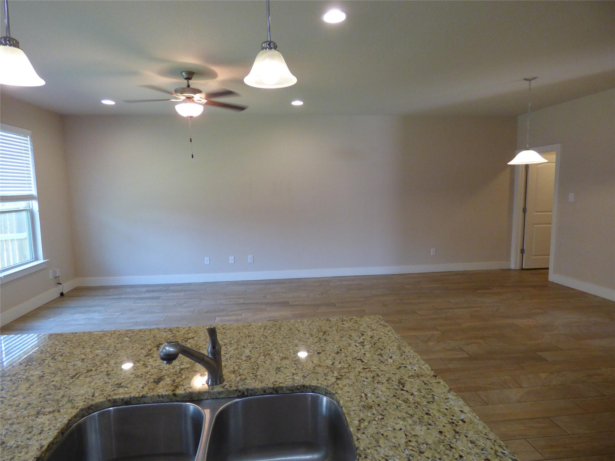 Image 12 of 39 For 918 Crystal Brook Cv