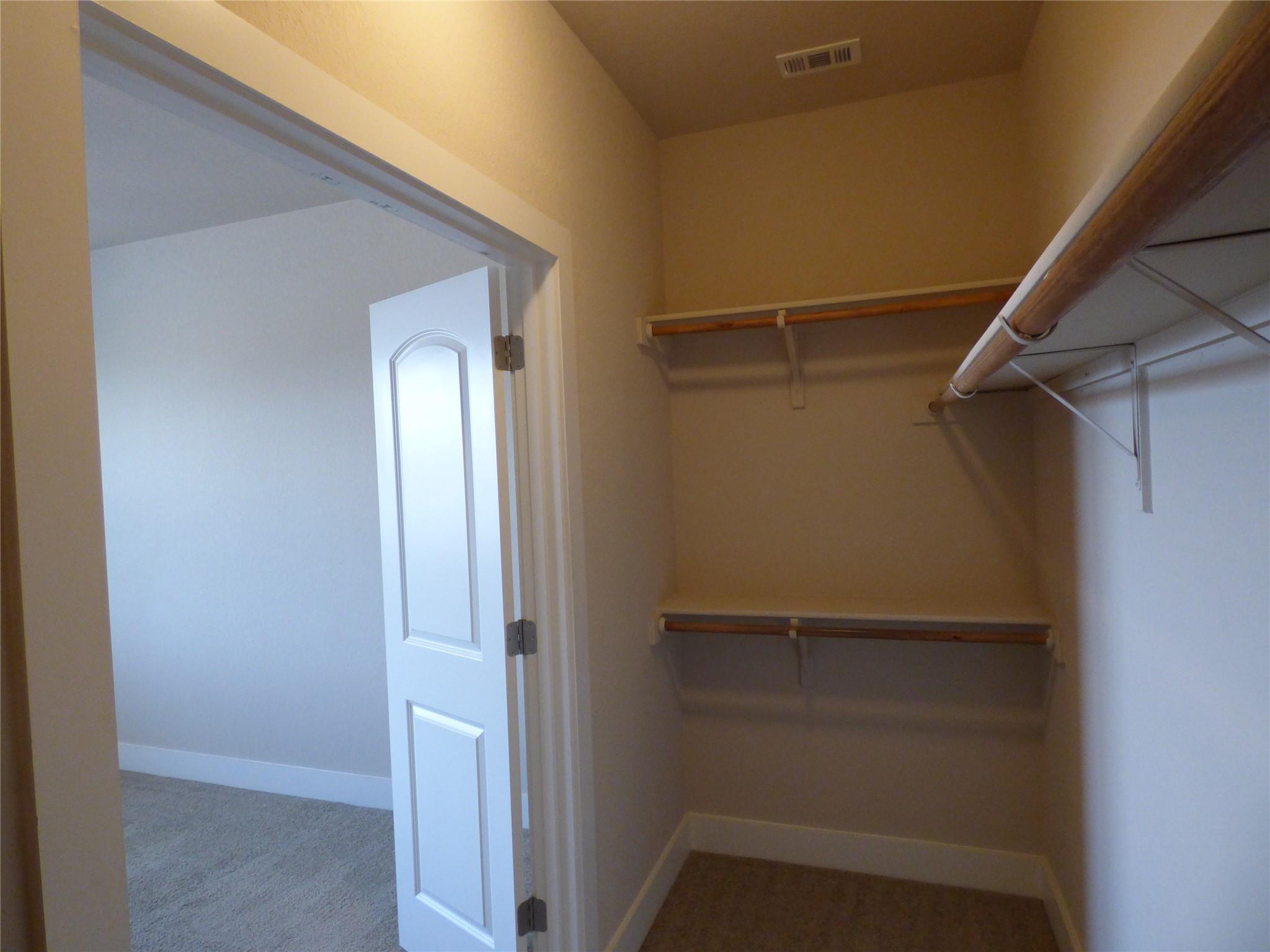 Image 14 of 39 For 918 Crystal Brook Cv