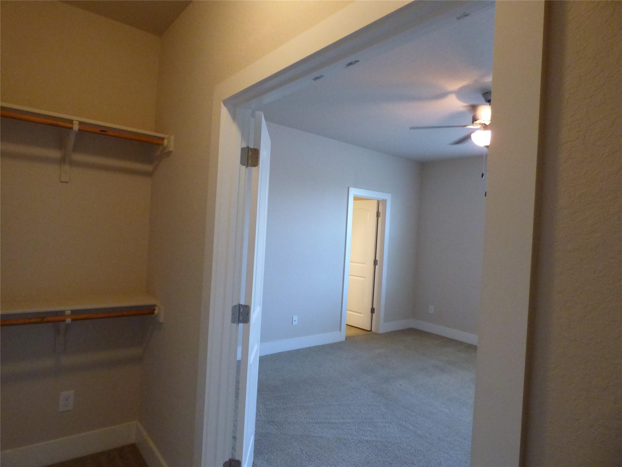 Image 15 of 39 For 918 Crystal Brook Cv