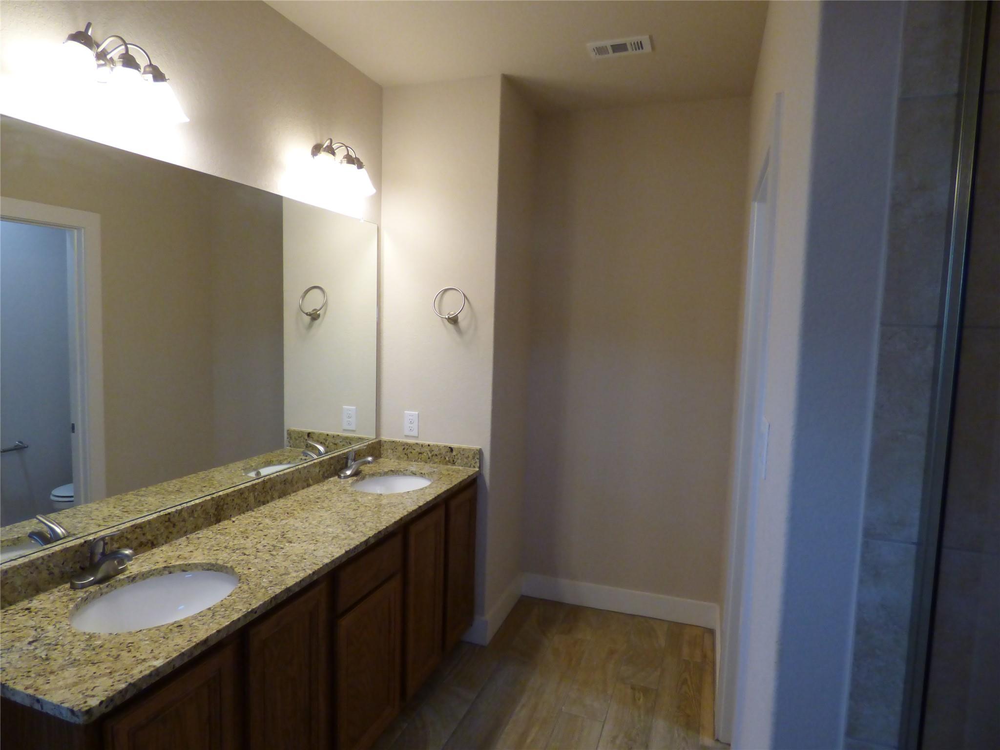 Image 17 of 39 For 918 Crystal Brook Cv