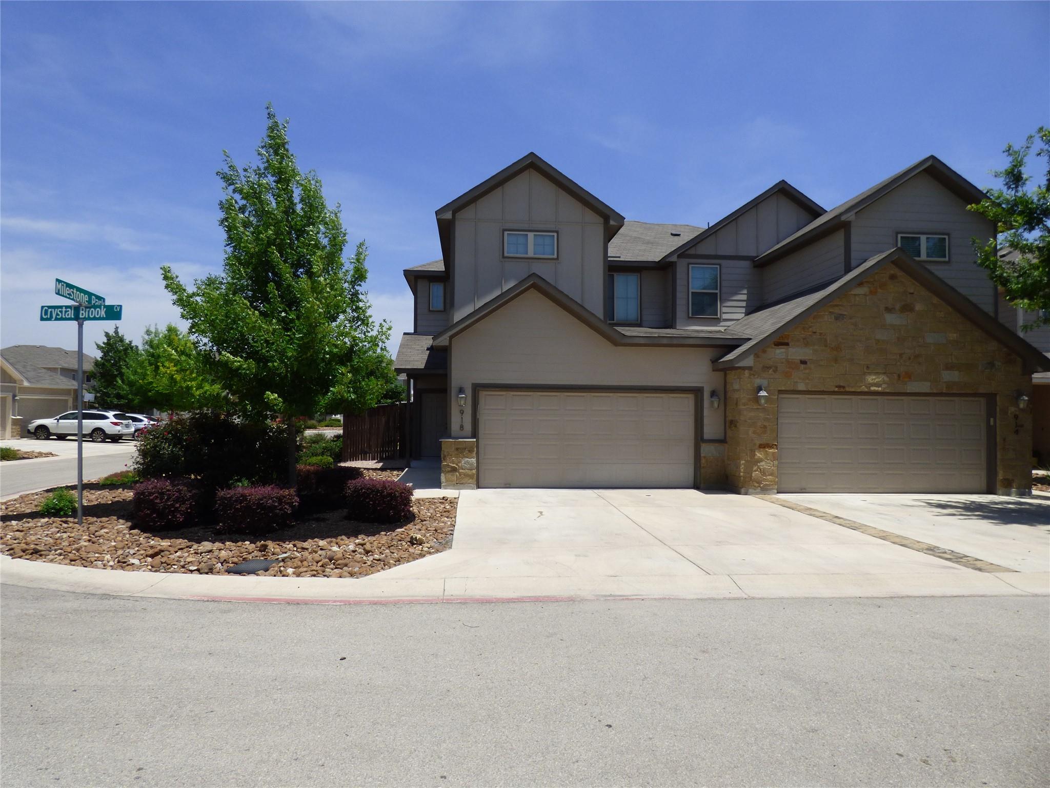 Image 2 of 39 For 918 Crystal Brook Cv