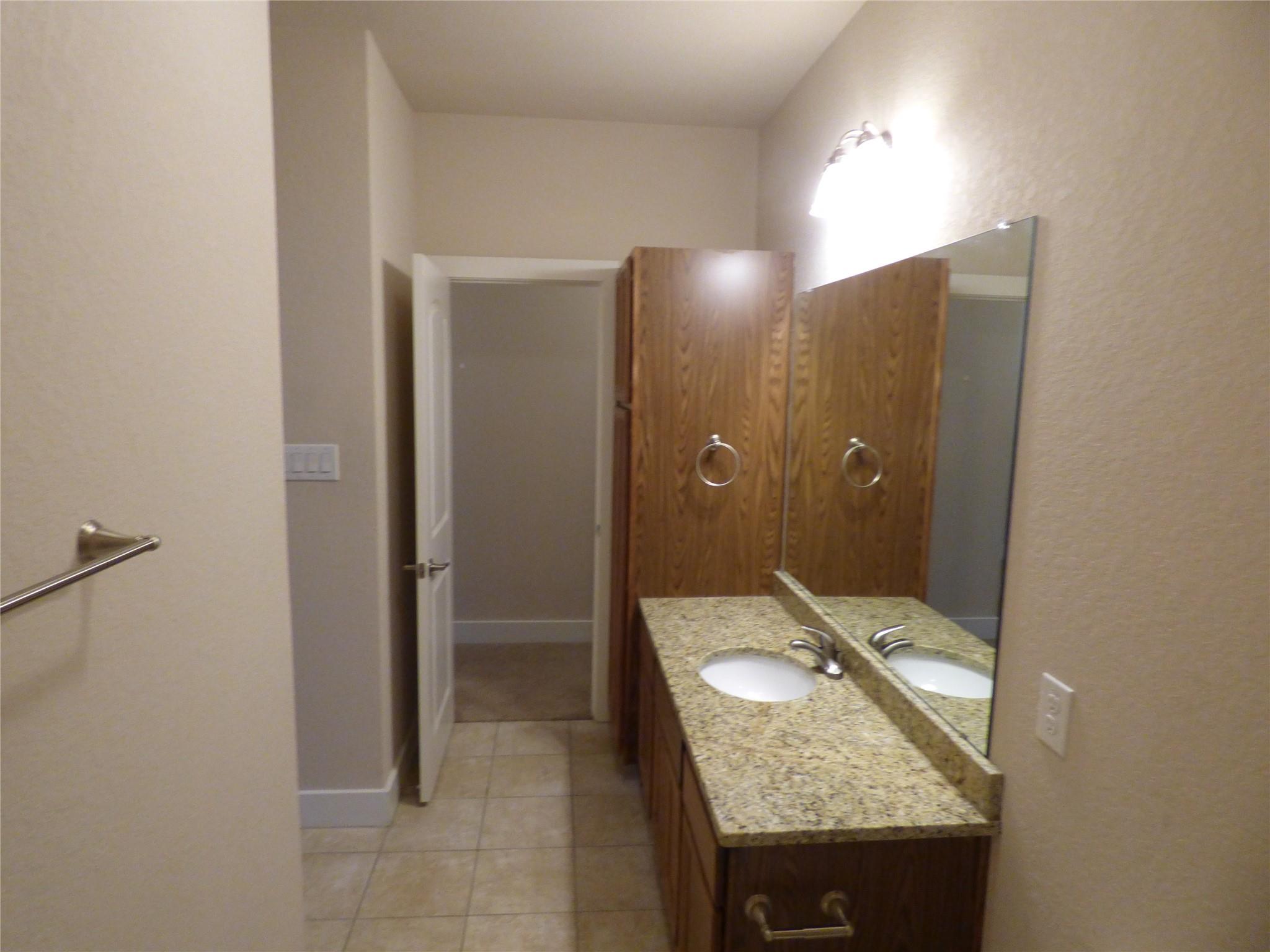 Image 20 of 39 For 918 Crystal Brook Cv