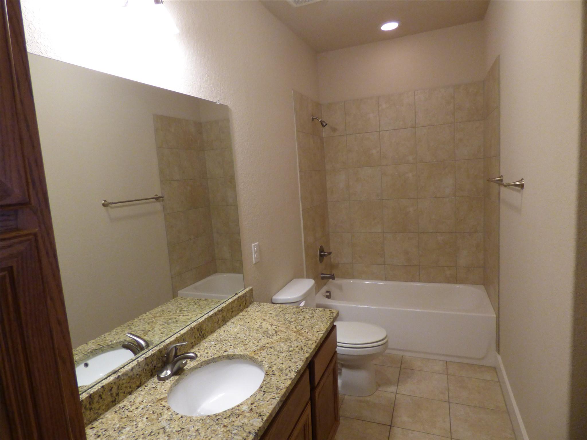 Image 21 of 39 For 918 Crystal Brook Cv