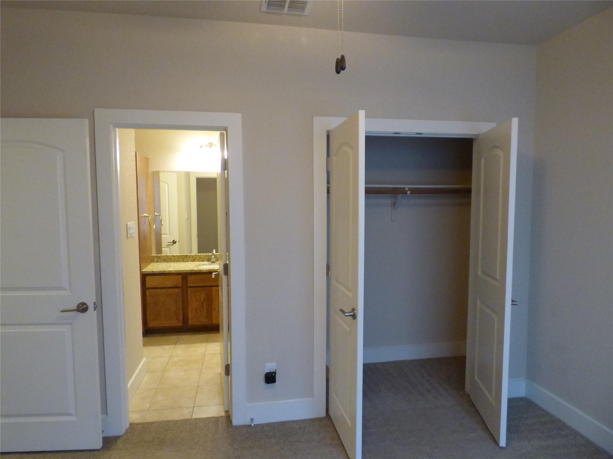 Image 22 of 39 For 918 Crystal Brook Cv