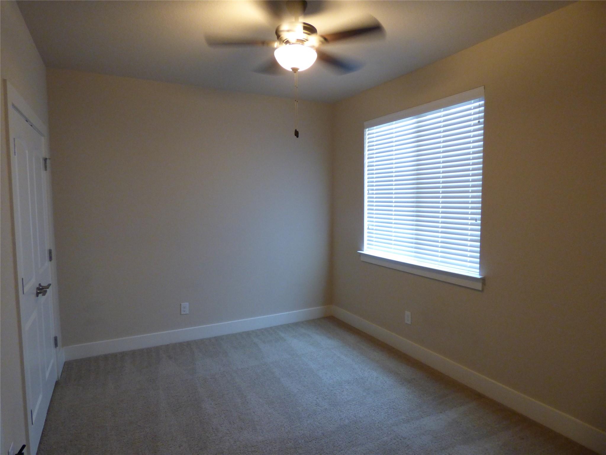 Image 23 of 39 For 918 Crystal Brook Cv